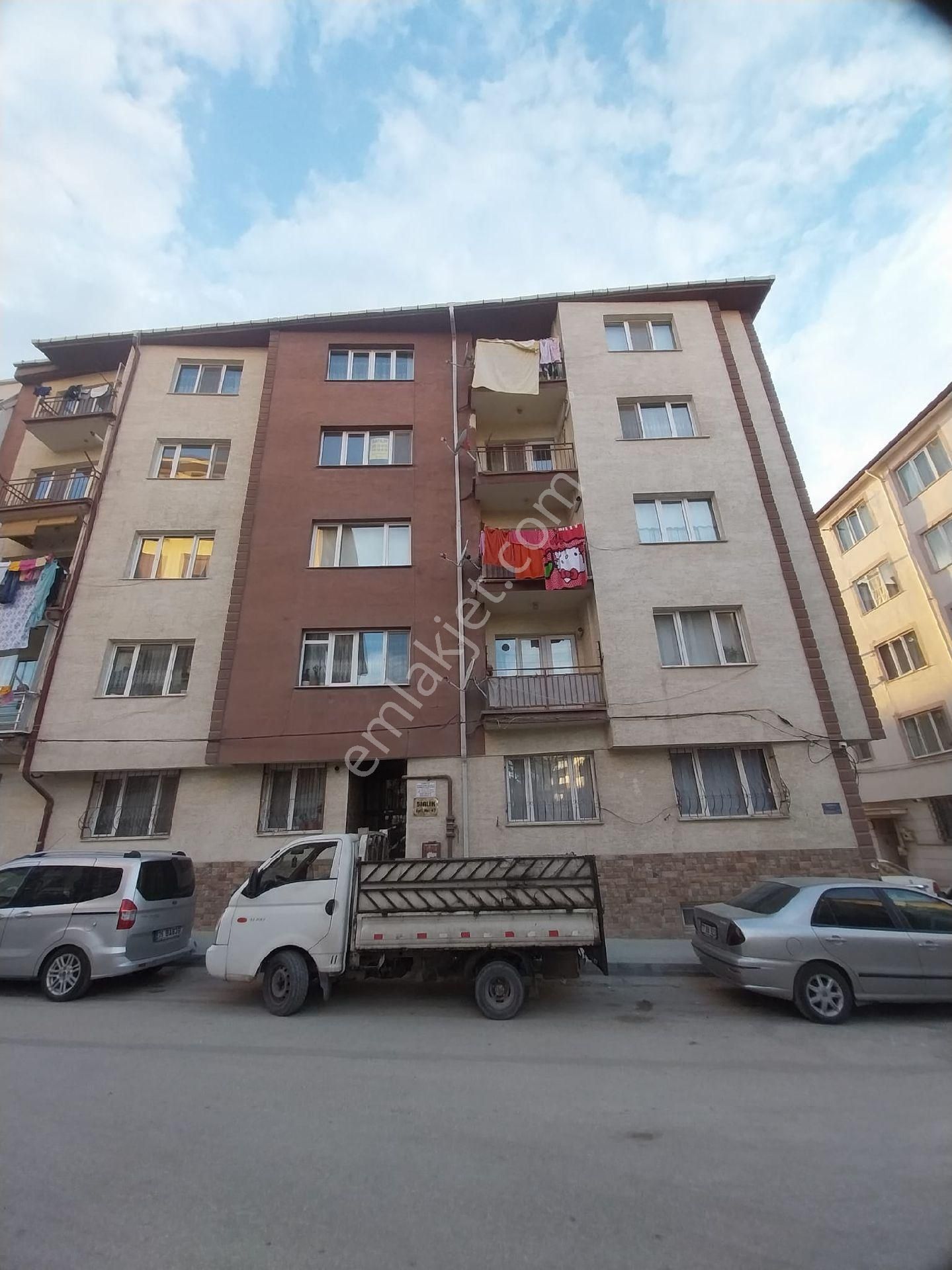 Kurtuluş Mah. İçi Yapılı Masrafsız Bakımlı Kombili Ara Kat Satılık 3+1 Daire - Görsel 32