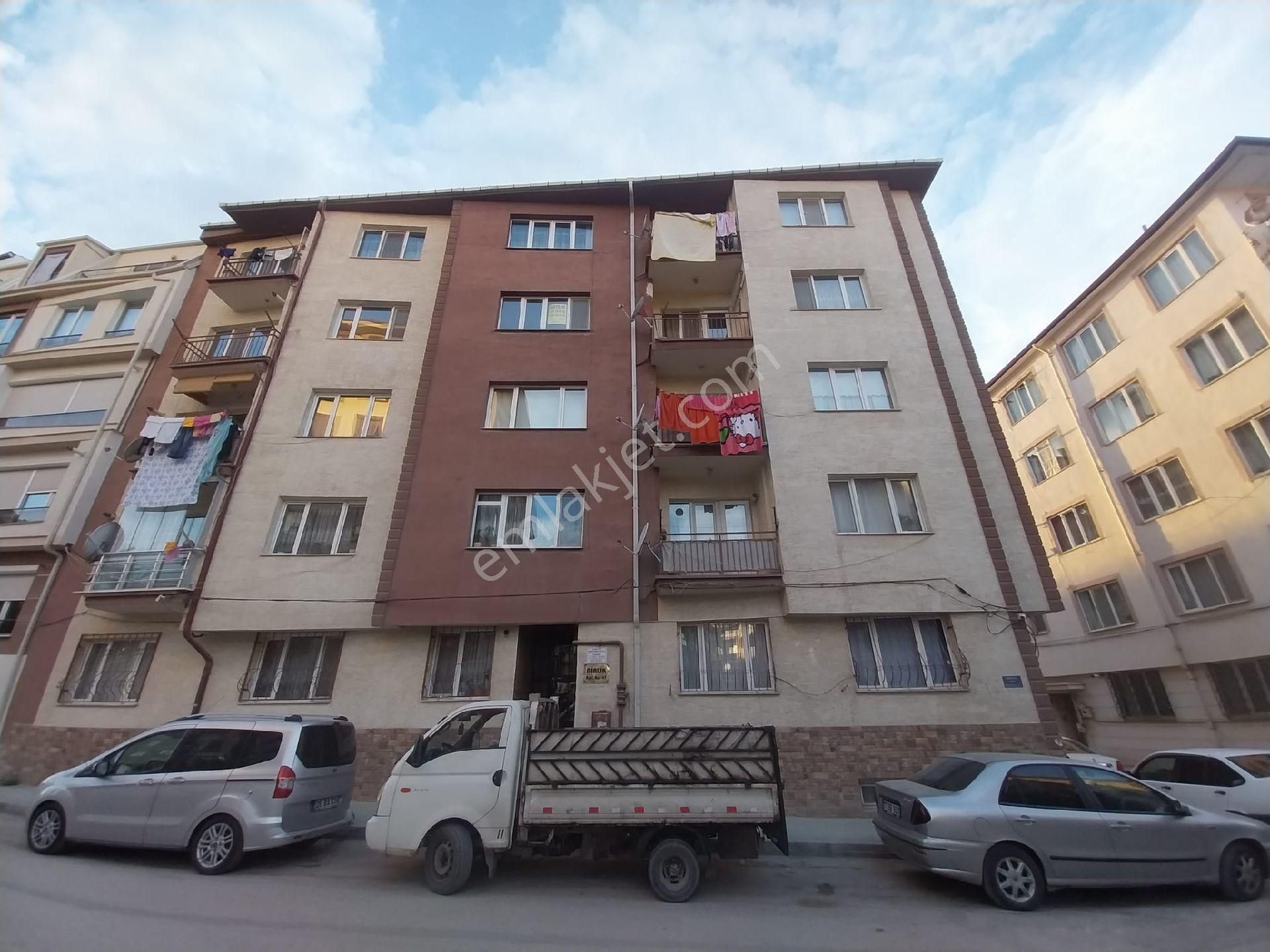 Kurtuluş Mah. İçi Yapılı Masrafsız Bakımlı Kombili Ara Kat Satılık 3+1 Daire - Görsel 33