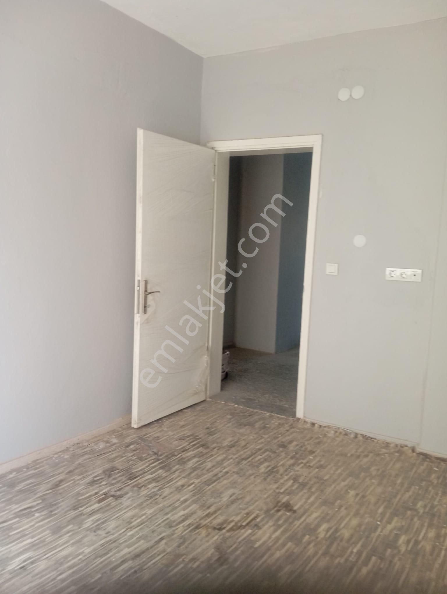 Bakımlı Temiz Geniş Caddeye Yakın Satılık Daire - Görsel 2