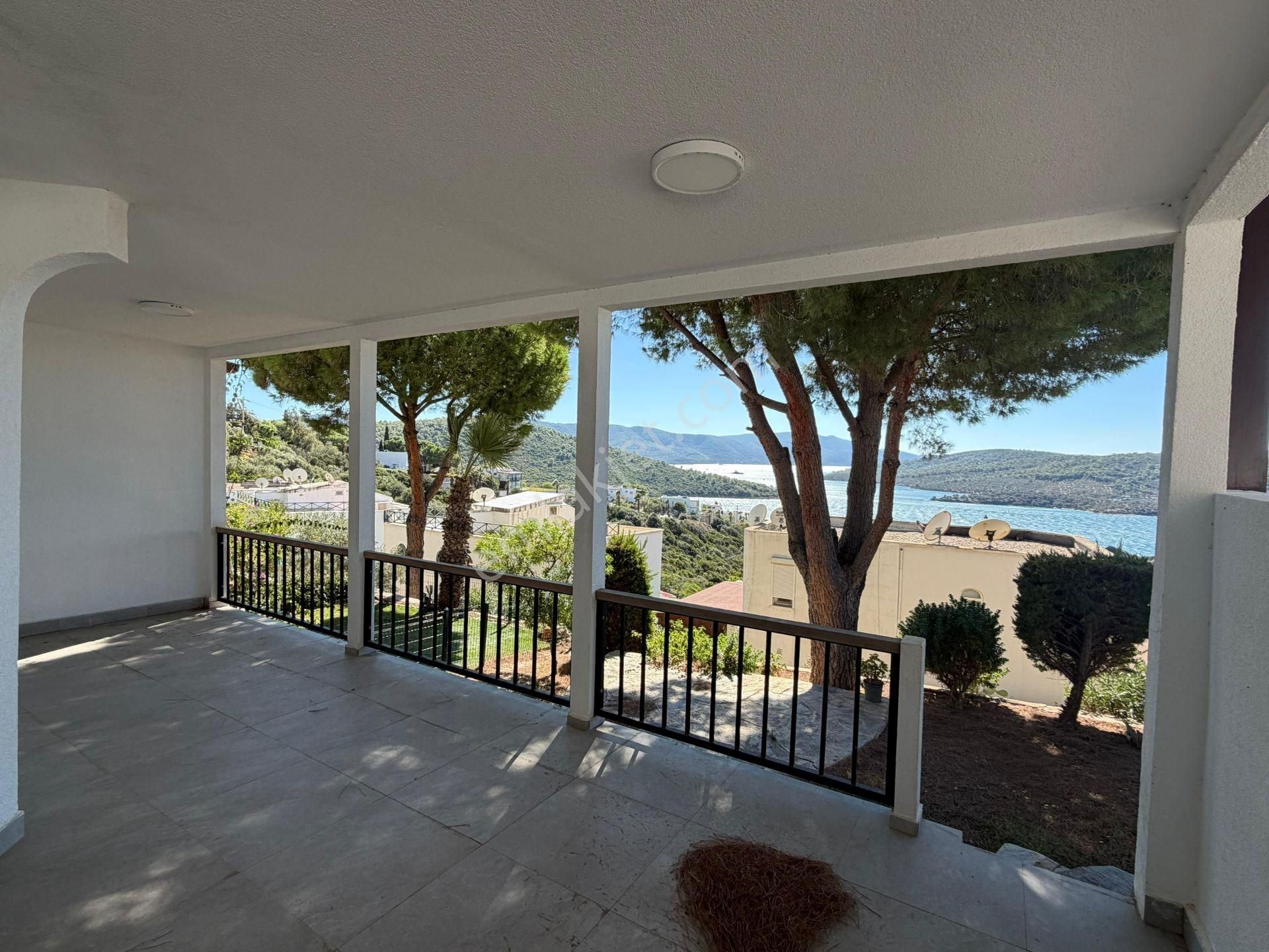 Boğaziçi Adabükü'nde Deniz Manzaralı Özel Plajlı Satılık Villa - Görsel 10