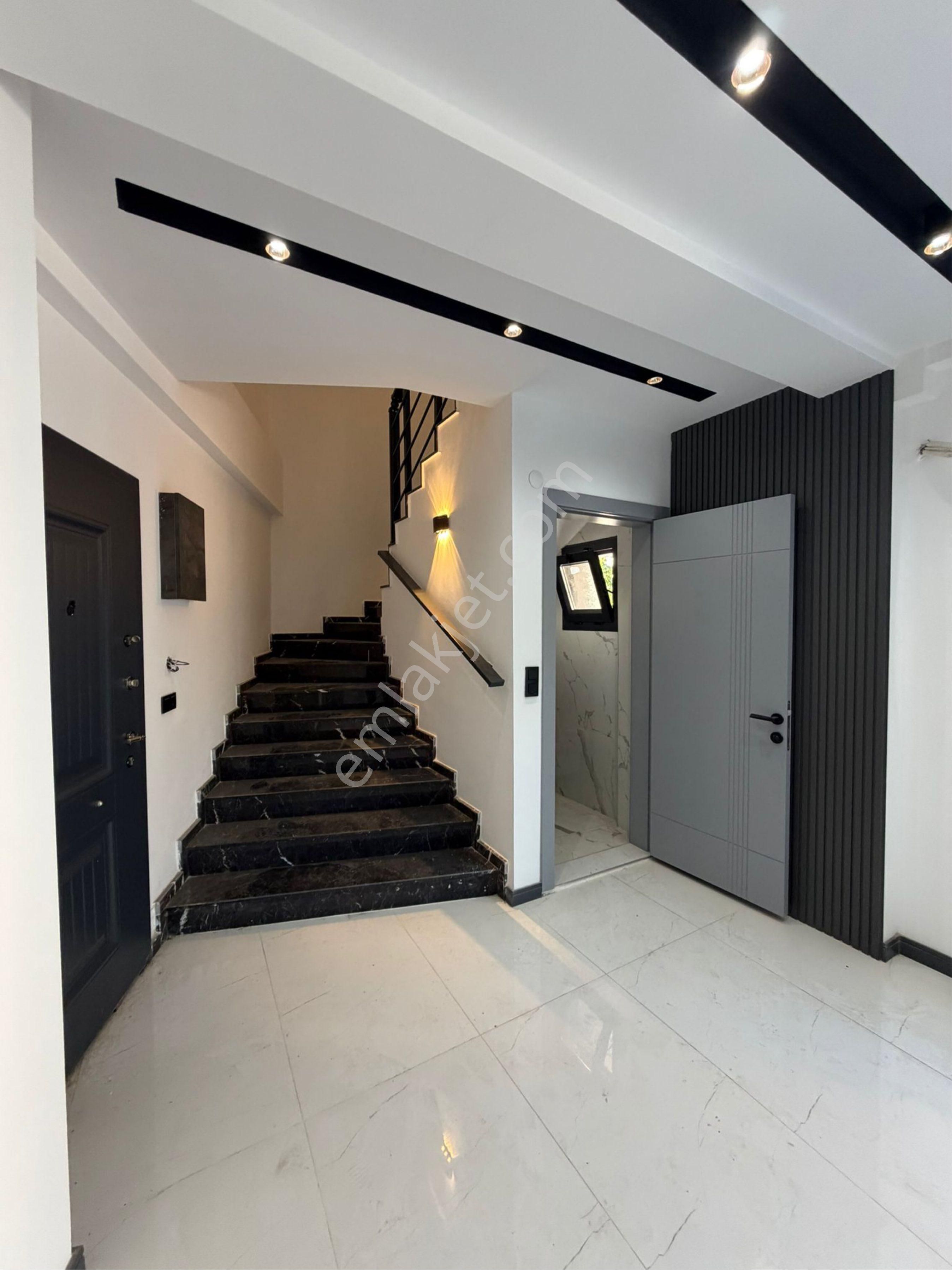 Kuşadası Merkezi Konumda Tek Müstakil 3+1 Havuzlu Sıfır Satılık Villa - Görsel 12