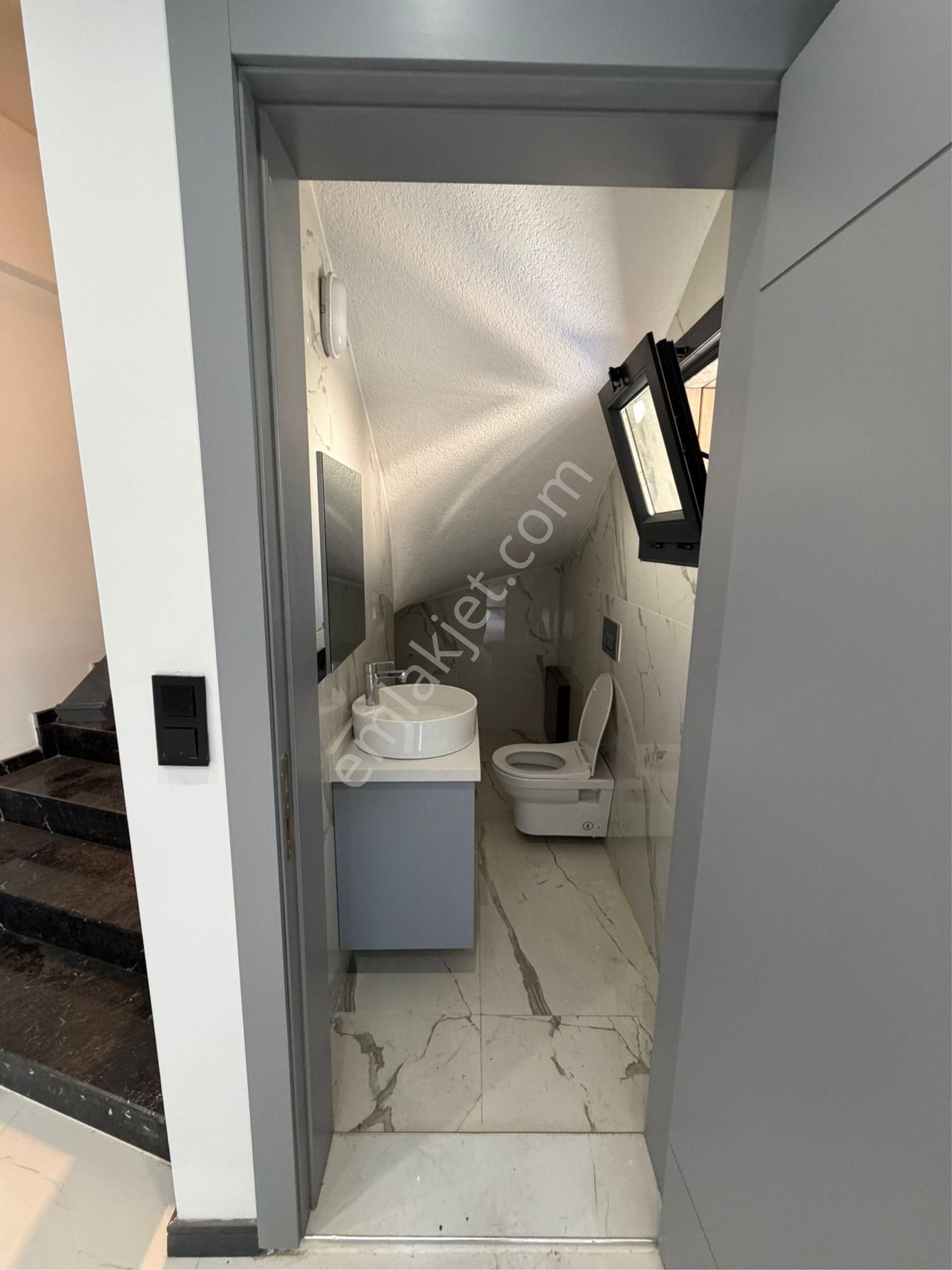 Kuşadası Merkezi Konumda Tek Müstakil 3+1 Havuzlu Sıfır Satılık Villa - Görsel 16