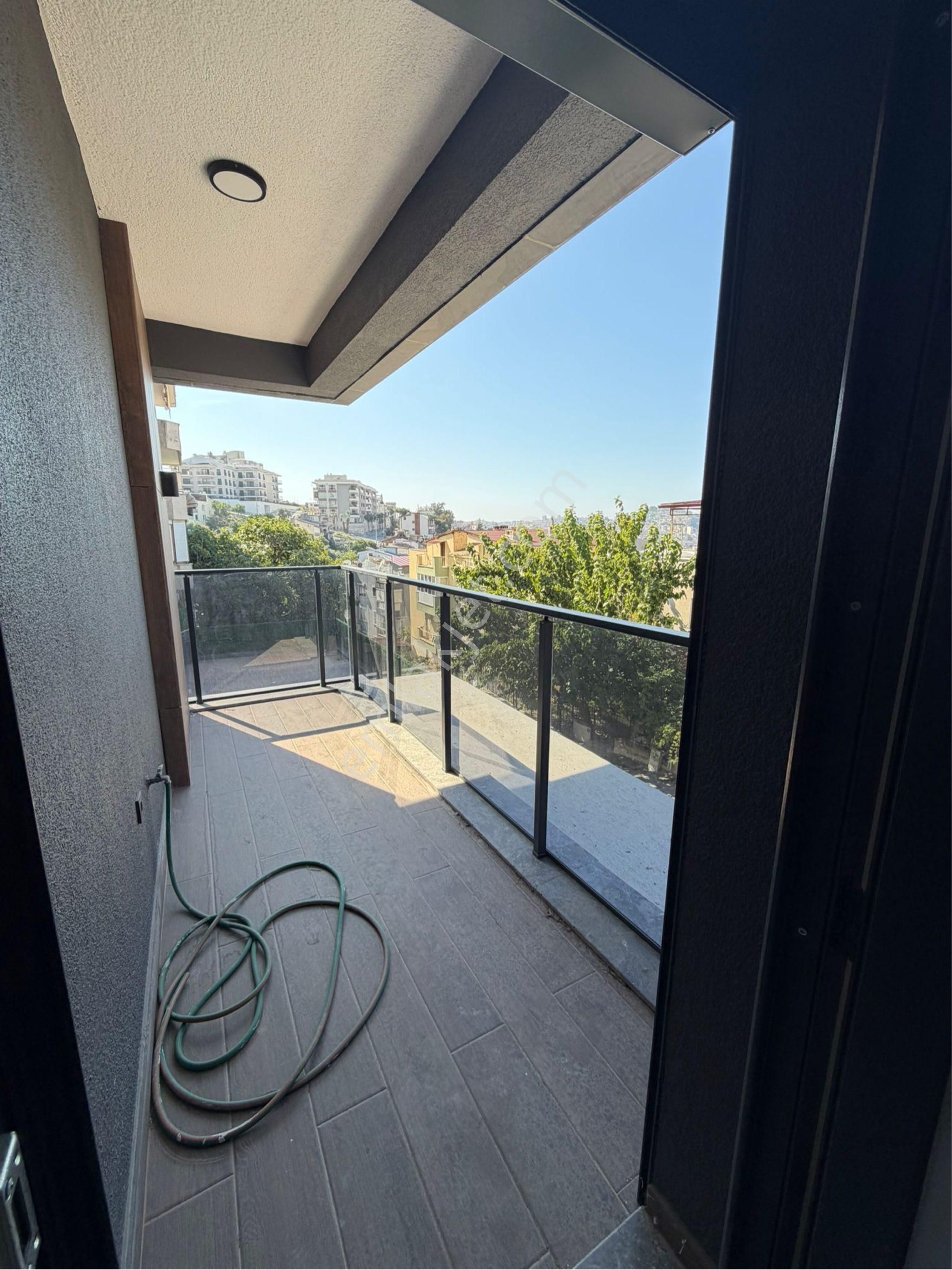 Kuşadası Merkezi Konumda Tek Müstakil 3+1 Havuzlu Sıfır Satılık Villa - Görsel 17