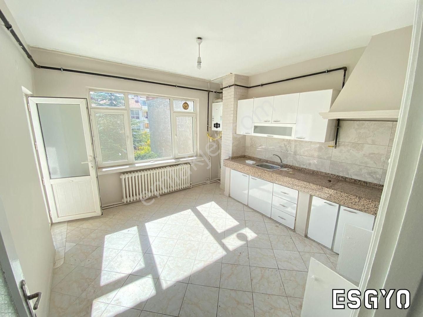Esgyo'dan Kurtuluş Mh Vatan Caddesi Ara Sokağı 3+1 Kiralık Daire - Görsel 8