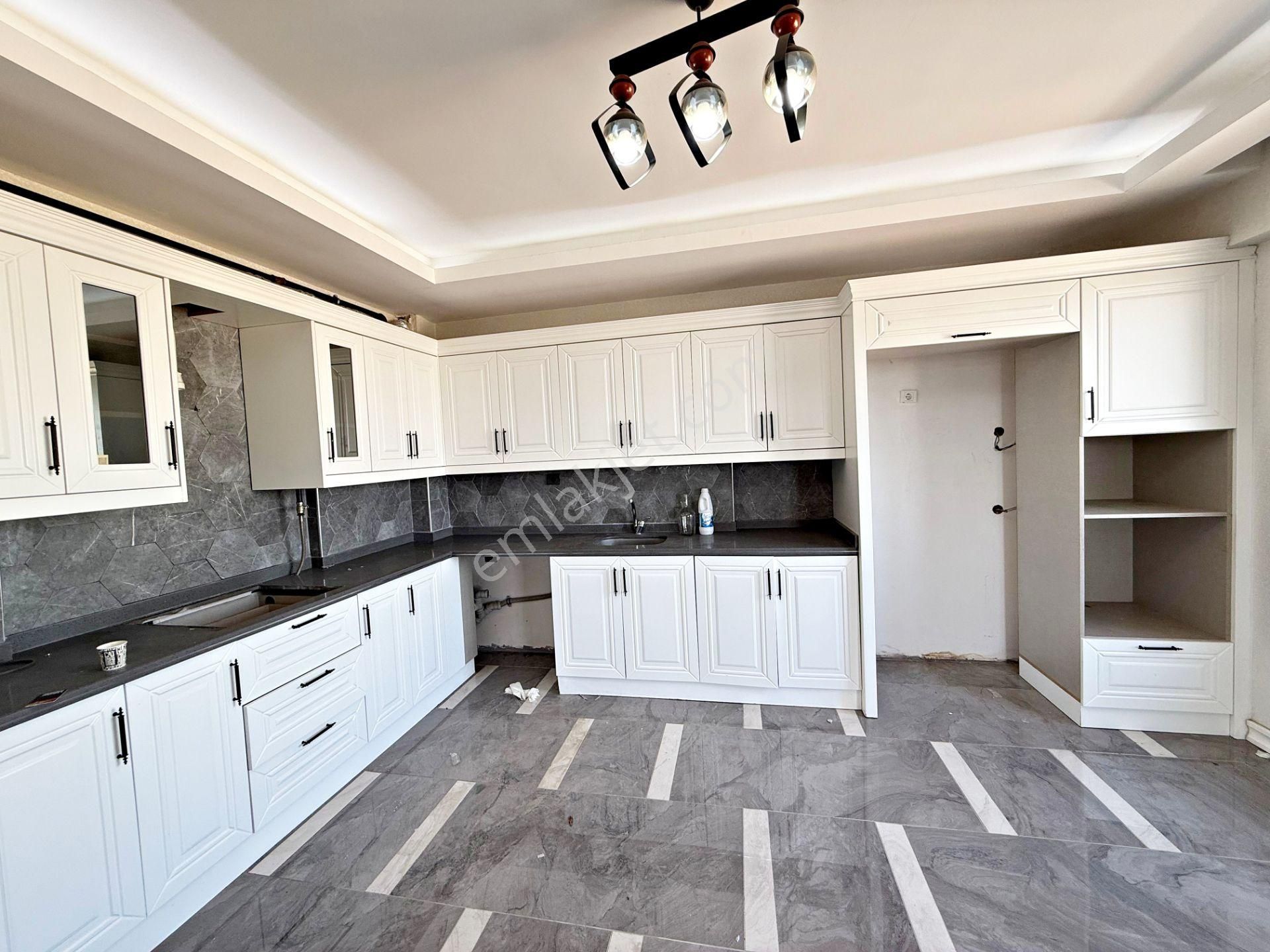 Karacaahmet'te Çift Balkon Çift Banyolu Ultra Lüx 3+1 Daire - Görsel 2