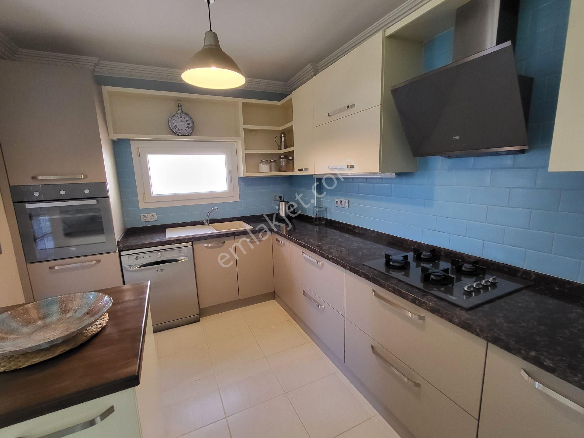 Kuşadası Ege Mahallesinin En Güzel Lokasyonunda Havuzlu , Güvenlikli , Otoparklı , 2+1 Bahçeli Daire - Görsel 11