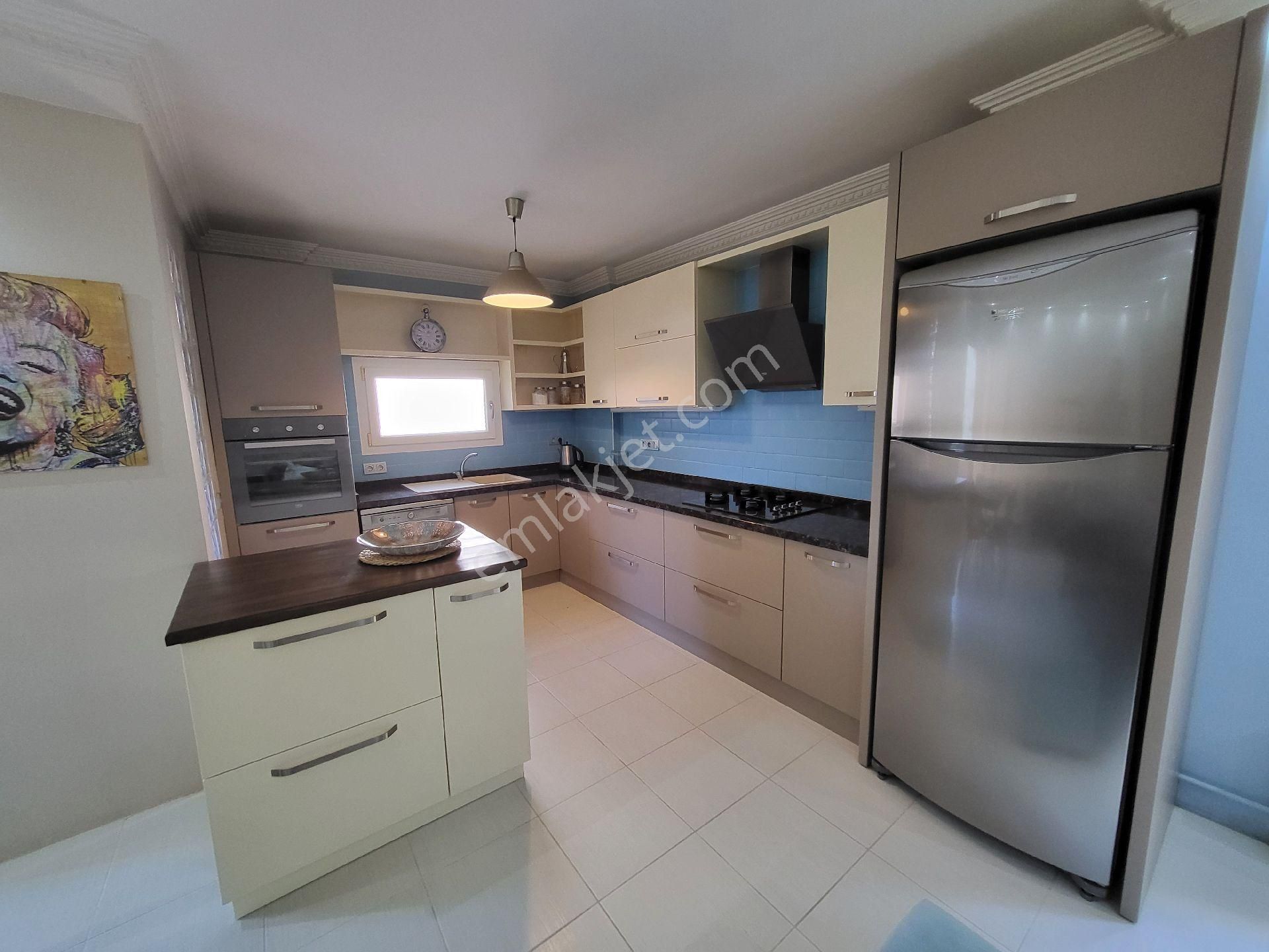 Kuşadası Ege Mahallesinin En Güzel Lokasyonunda Havuzlu , Güvenlikli , Otoparklı , 2+1 Bahçeli Daire - Görsel 12