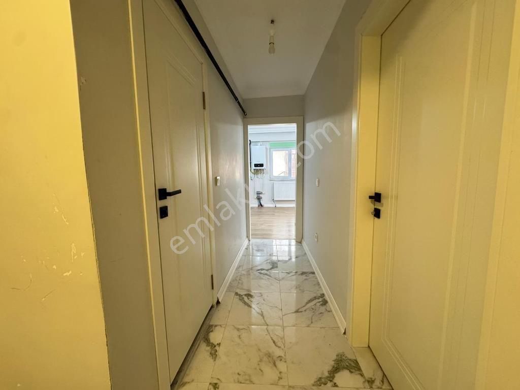 Kaçmaz'dan Katta Yeni Binada Kapalı Otoparklı 1+1 Boş - Görsel 12