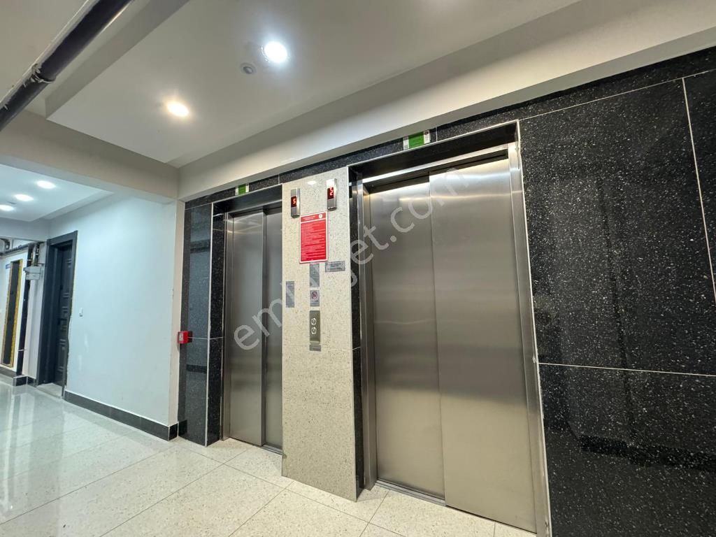 Kaçmaz'dan Katta Yeni Binada Kapalı Otoparklı 1+1 Boş - Görsel 15