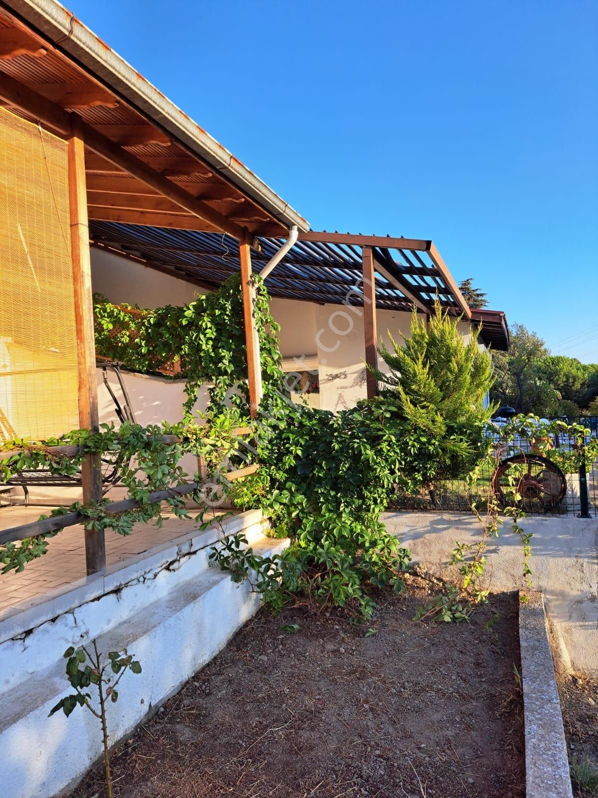 Seferihisar Doğanbey Site İçerisinde Deniz Tarafında Satılık 3 + 1 Tek Müstakil Geniş Bahçeli Villa - Görsel 2