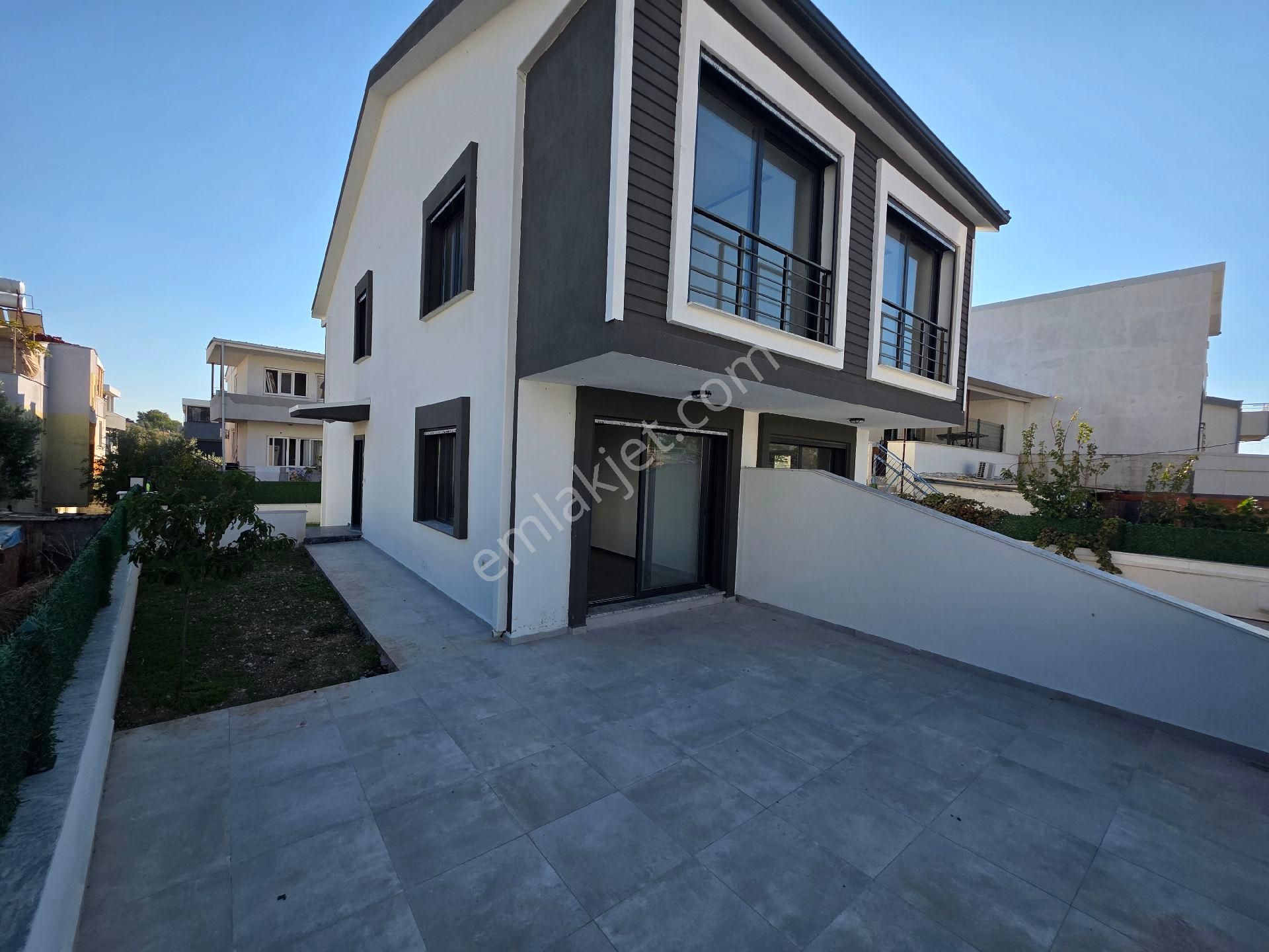 🏡 Aydın Didim Hisar Mahallesi’nde Satılık 1 Adet Ayrı Mutfak Tripleks Villa! 🏡