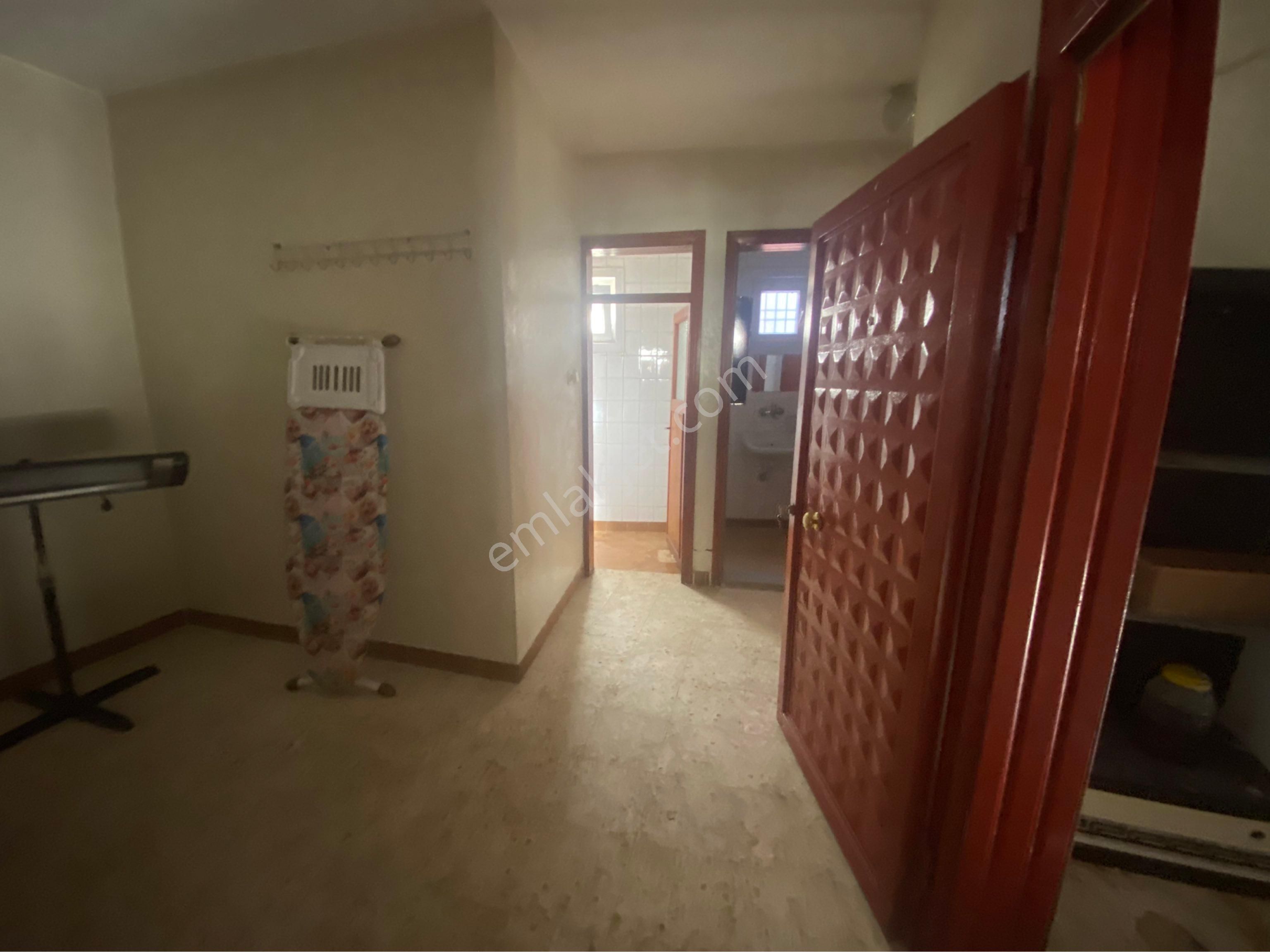 İstiklal De 2 Kat 1 Bodrum+ 1 Adet Garaj.3 Cepheli,135m - Görsel 22