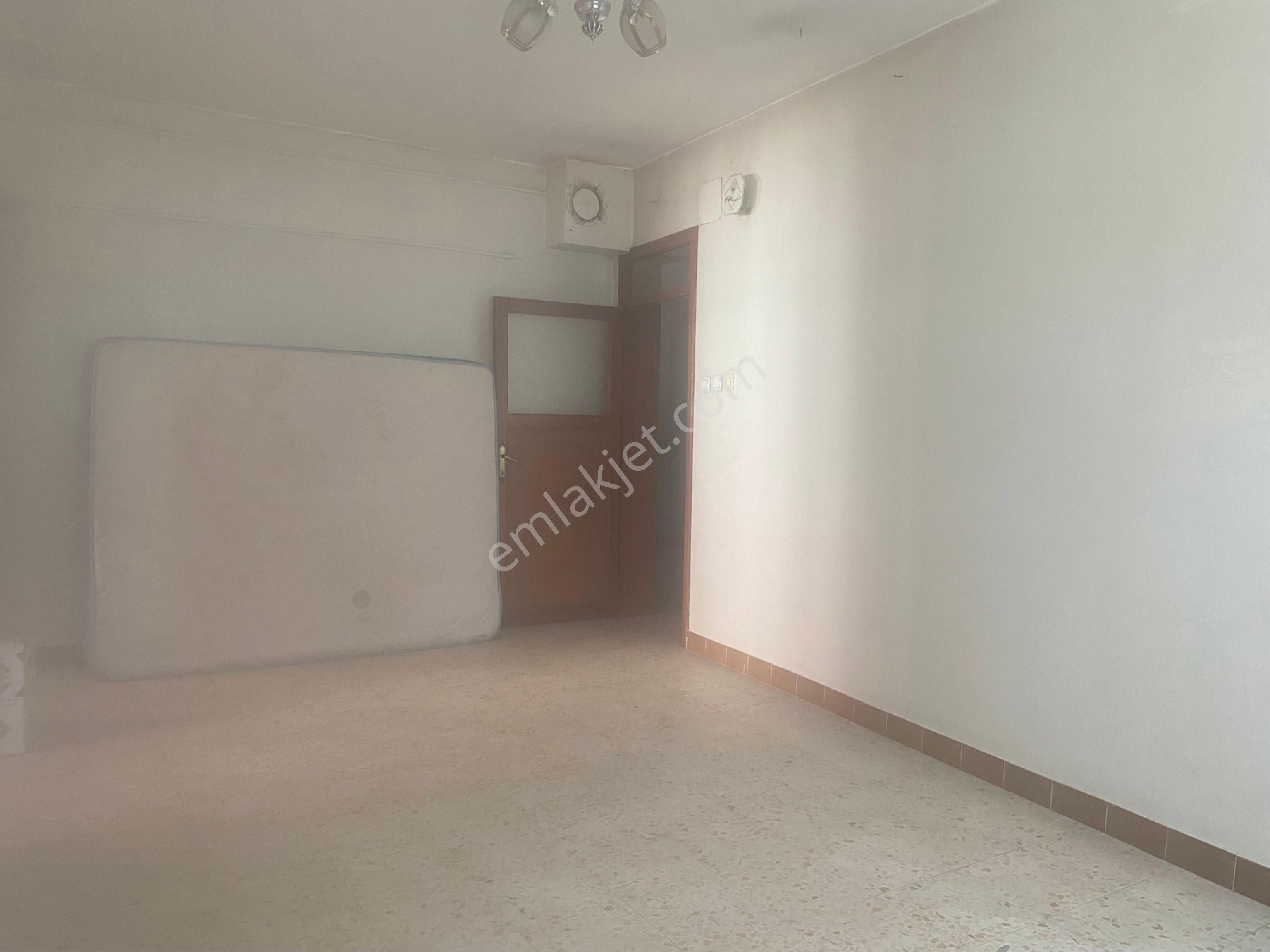 İstiklal De 2 Kat 1 Bodrum+ 1 Adet Garaj.3 Cepheli,135m - Görsel 2