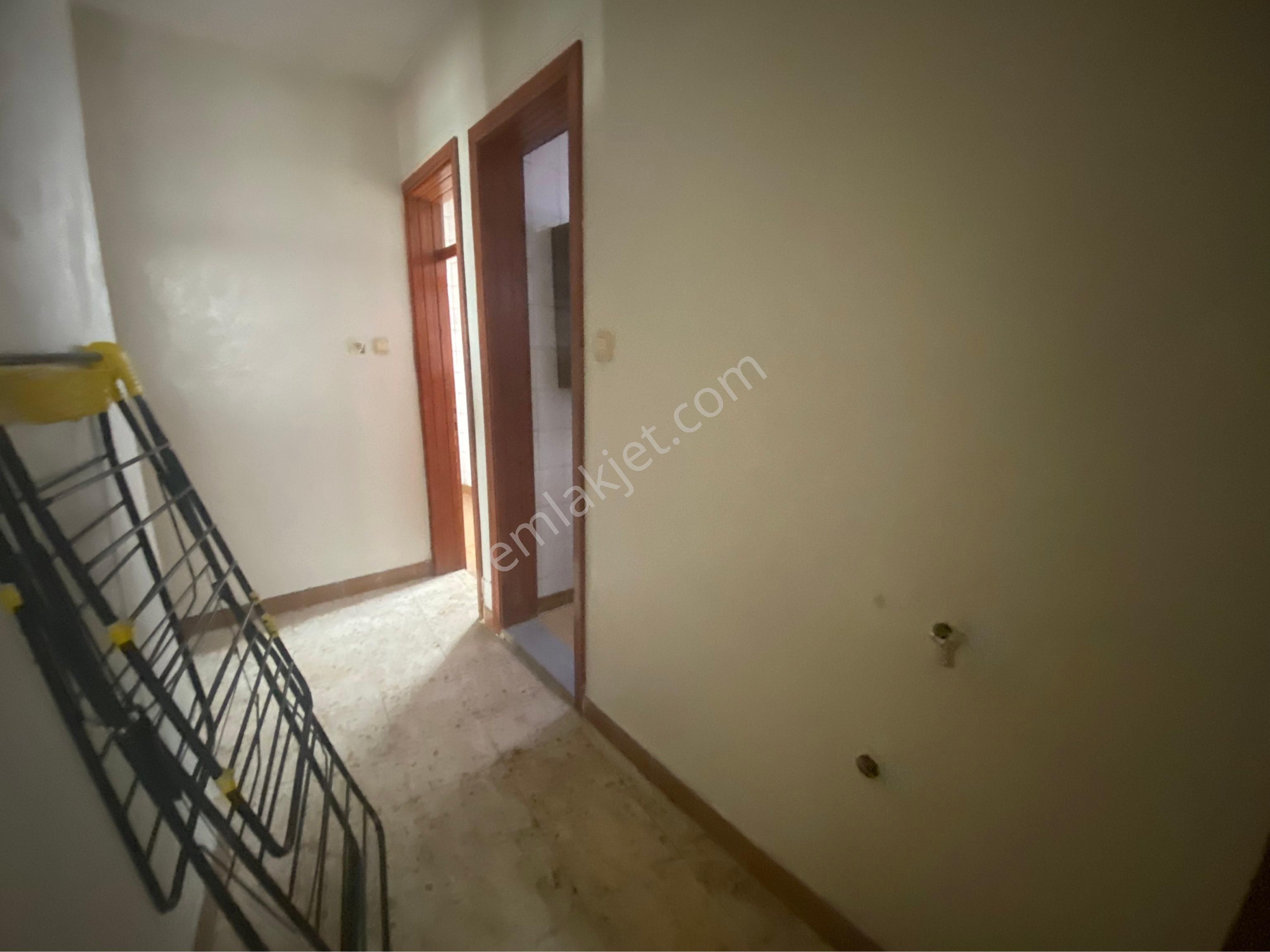 İstiklal De 2 Kat 1 Bodrum+ 1 Adet Garaj.3 Cepheli,135m - Görsel 14