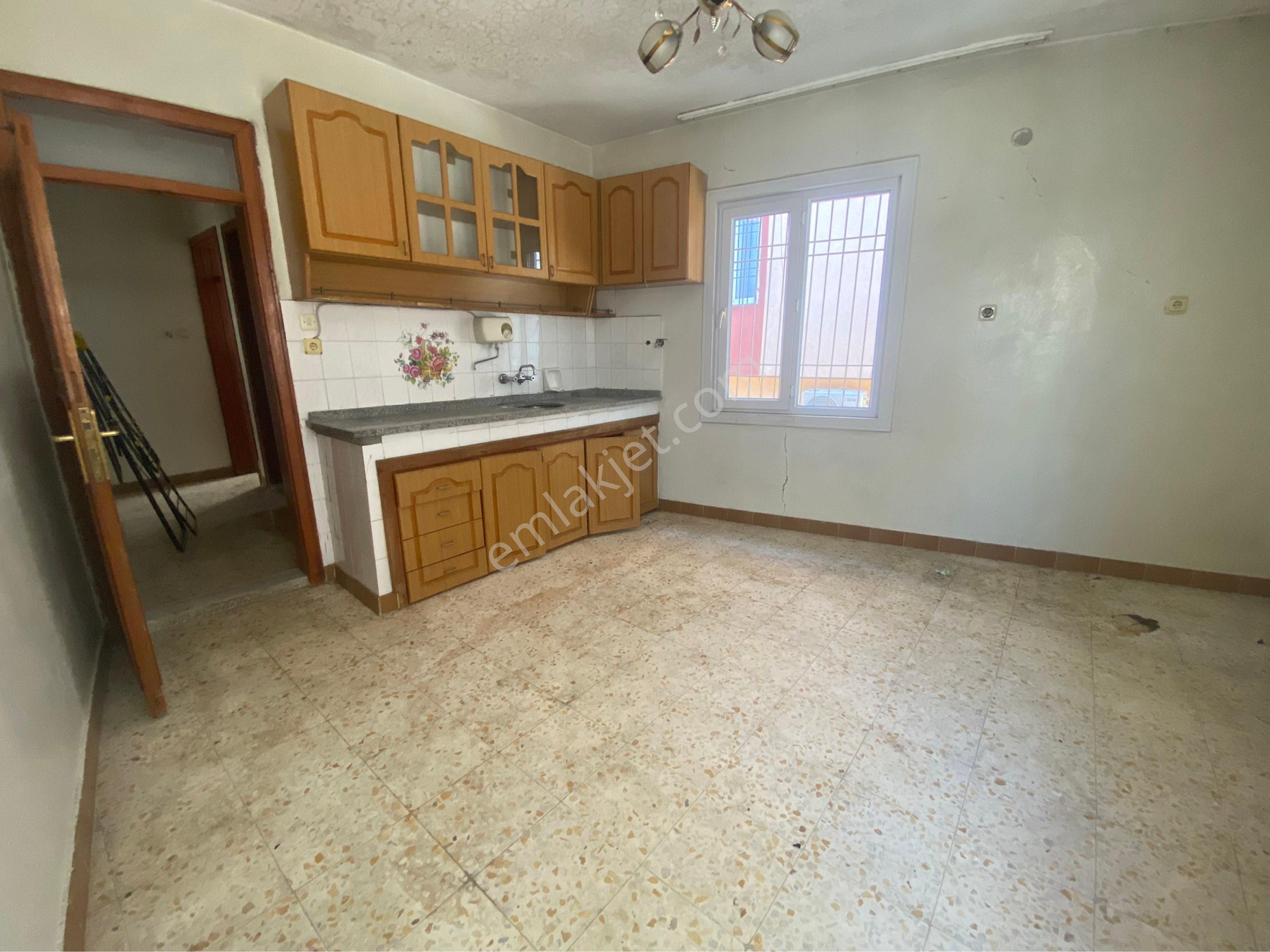 İstiklal De 2 Kat 1 Bodrum+ 1 Adet Garaj.3 Cepheli,135m - Görsel 16