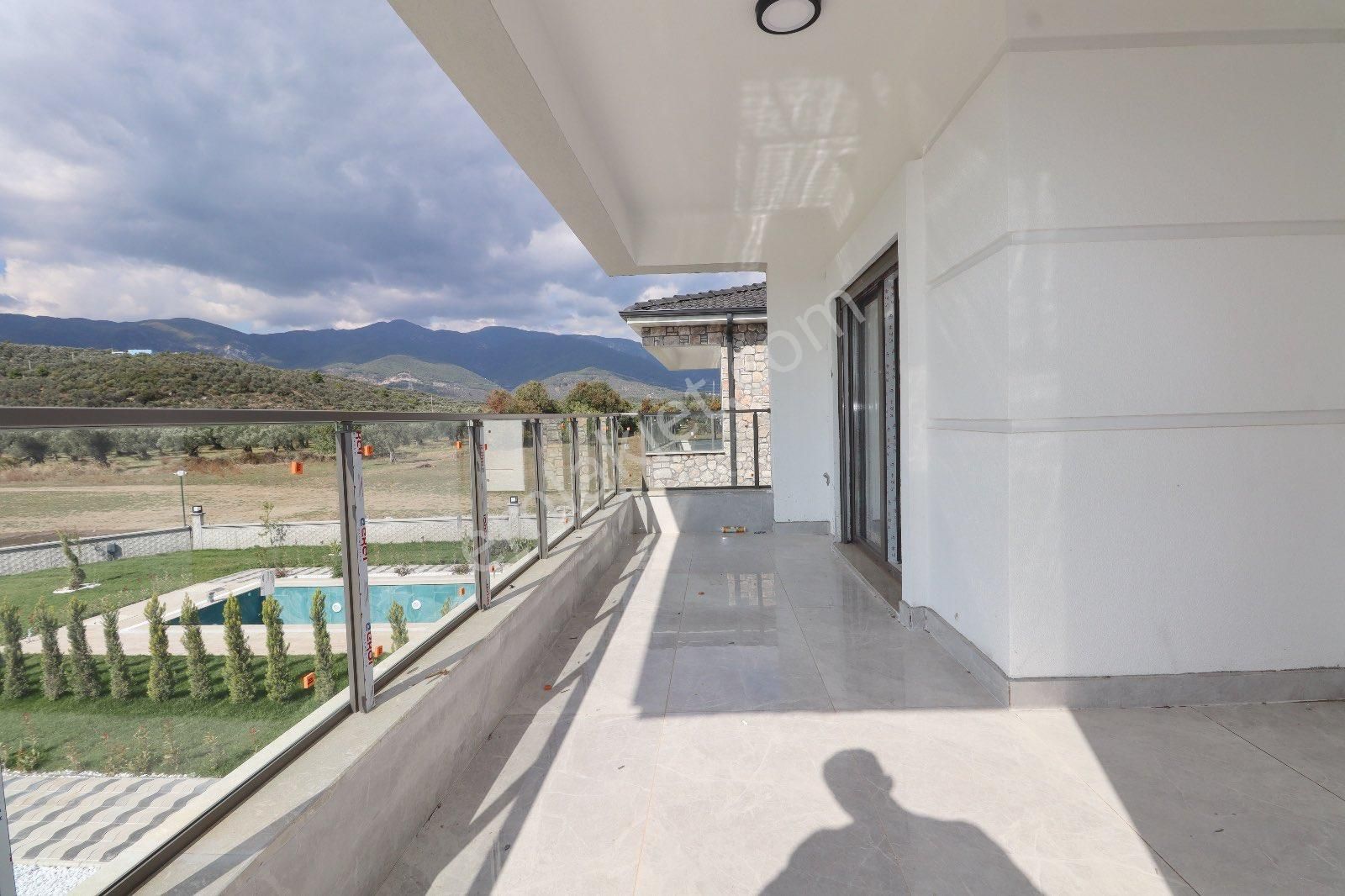 Mahmut İşler'den Akçayda 600 M2 Arsa İçinde 3+1 Havuzlu Lüks Villa - Görsel 25