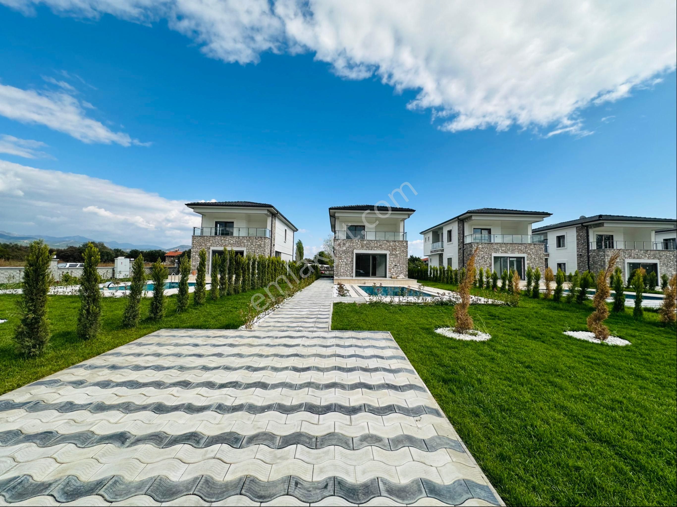 Mahmut İşler'den Akçayda 600 M2 Arsa İçinde 3+1 Havuzlu Lüks Villa - Görsel 26