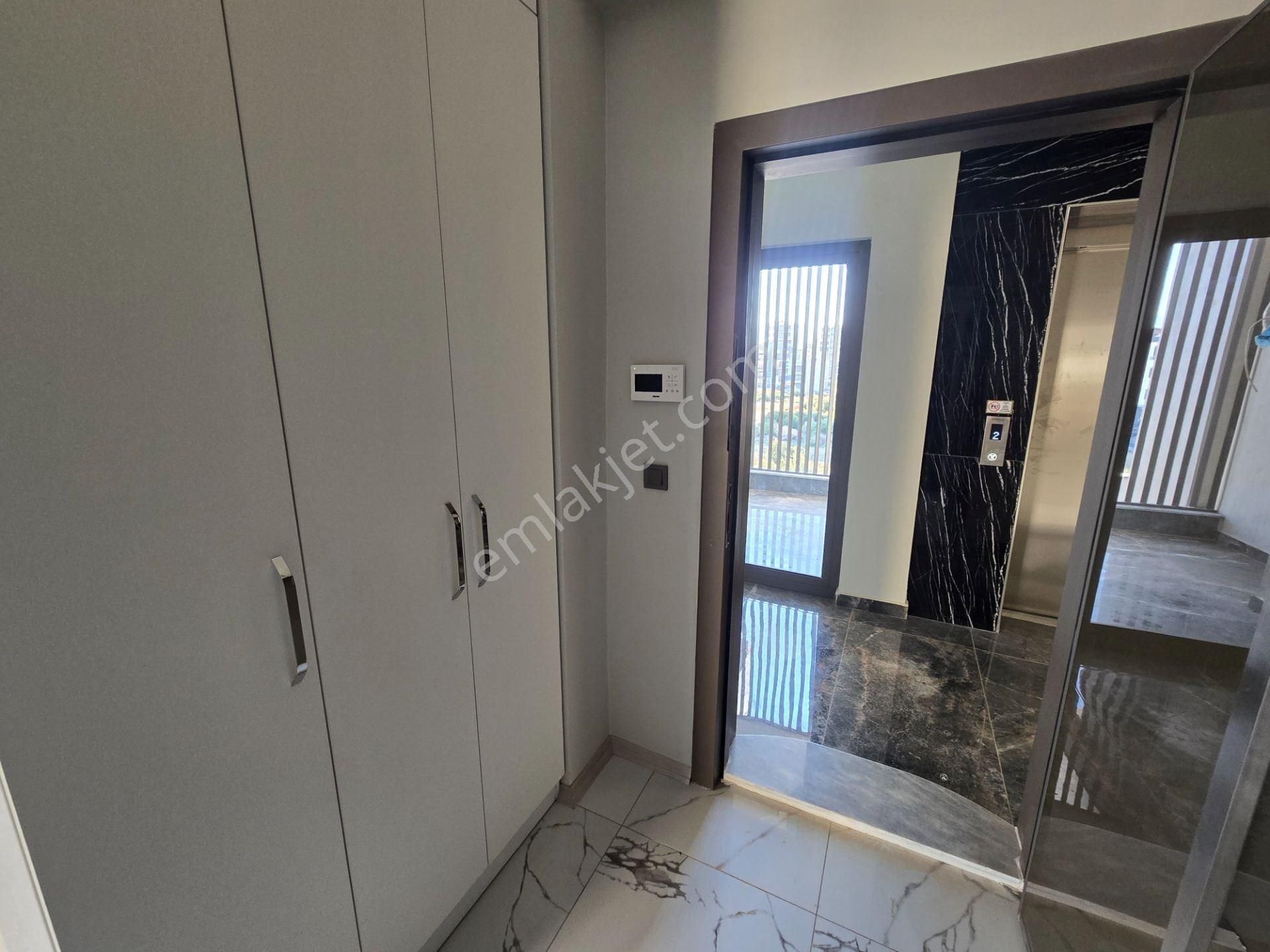 Altıntaşta Havuzlu/iskanlı Binada Katta 1+1 Daire -krediye Uygun - Görsel 11