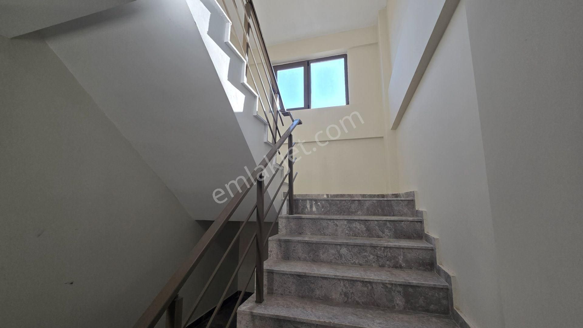 Altıntaşta Havuzlu/iskanlı Binada Katta 1+1 Daire -krediye Uygun - Görsel 6