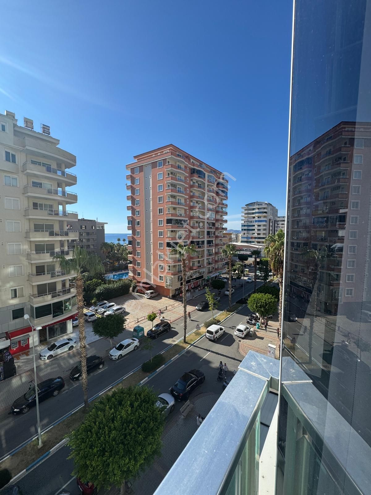 Emlaknomi'den Mahmutlar Barbaros Satılık 1+1 Eşyalı Arakat Denize 200 Metre Mesafede Açık Havuz - Görsel 11