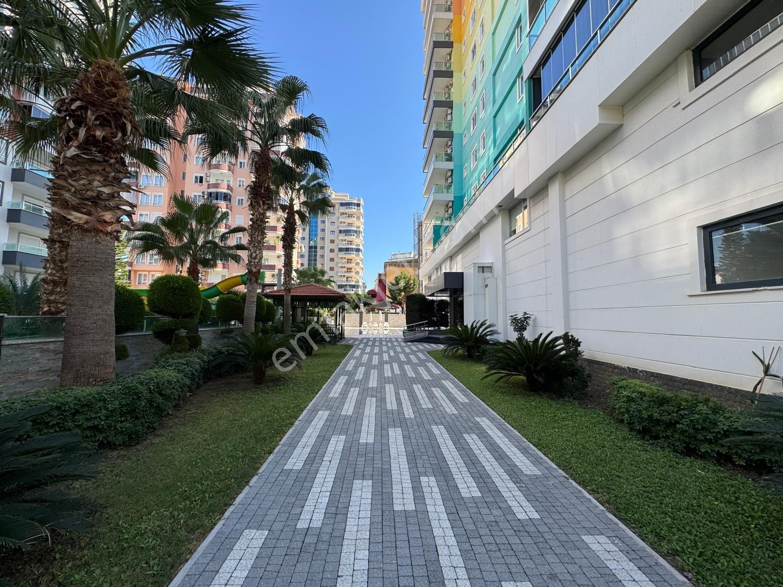 Emlaknomi'den Mahmutlar Barbaros Satılık 1+1 Eşyalı Arakat Denize 200 Metre Mesafede Açık Havuz - Görsel 8