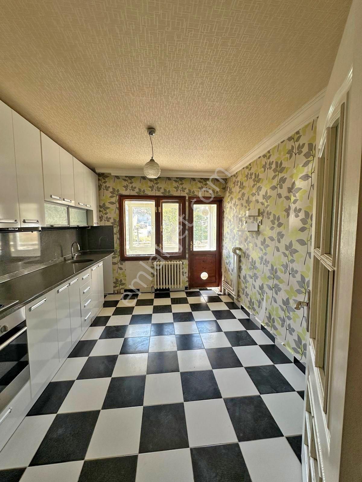 Afyon Üçok Emlaktan İstiklal Mah Satılık 1 Kat 3+1 Lüx Daire - Görsel 9