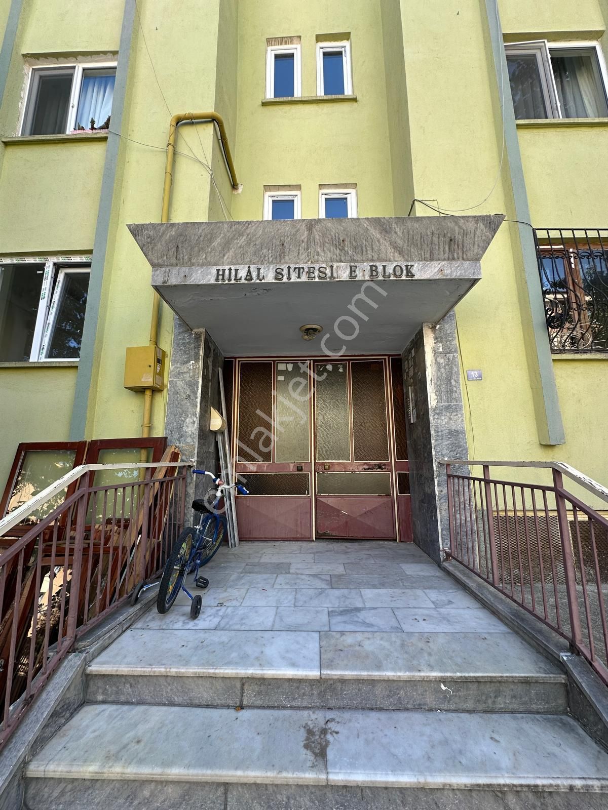 Afyon Üçok Emlaktan İstiklal Mah Satılık 1 Kat 3+1 Lüx Daire - Görsel 3