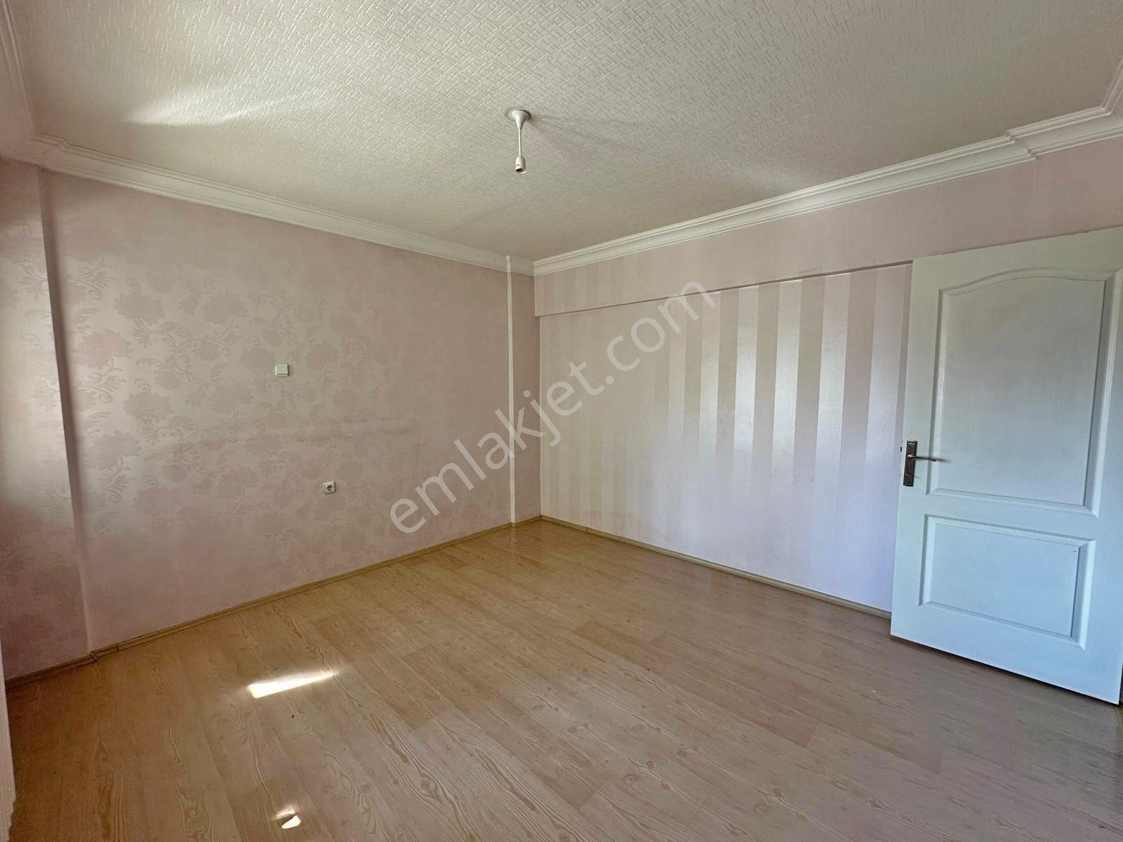 Afyon Üçok Emlaktan İstiklal Mah Satılık 1 Kat 3+1 Lüx Daire - Görsel 17