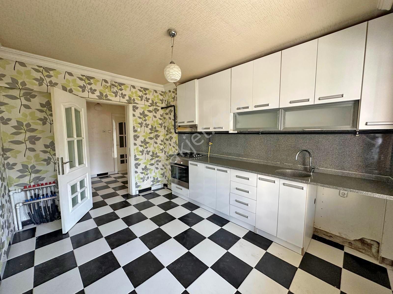 Afyon Üçok Emlaktan İstiklal Mah Satılık 1 Kat 3+1 Lüx Daire - Görsel 10