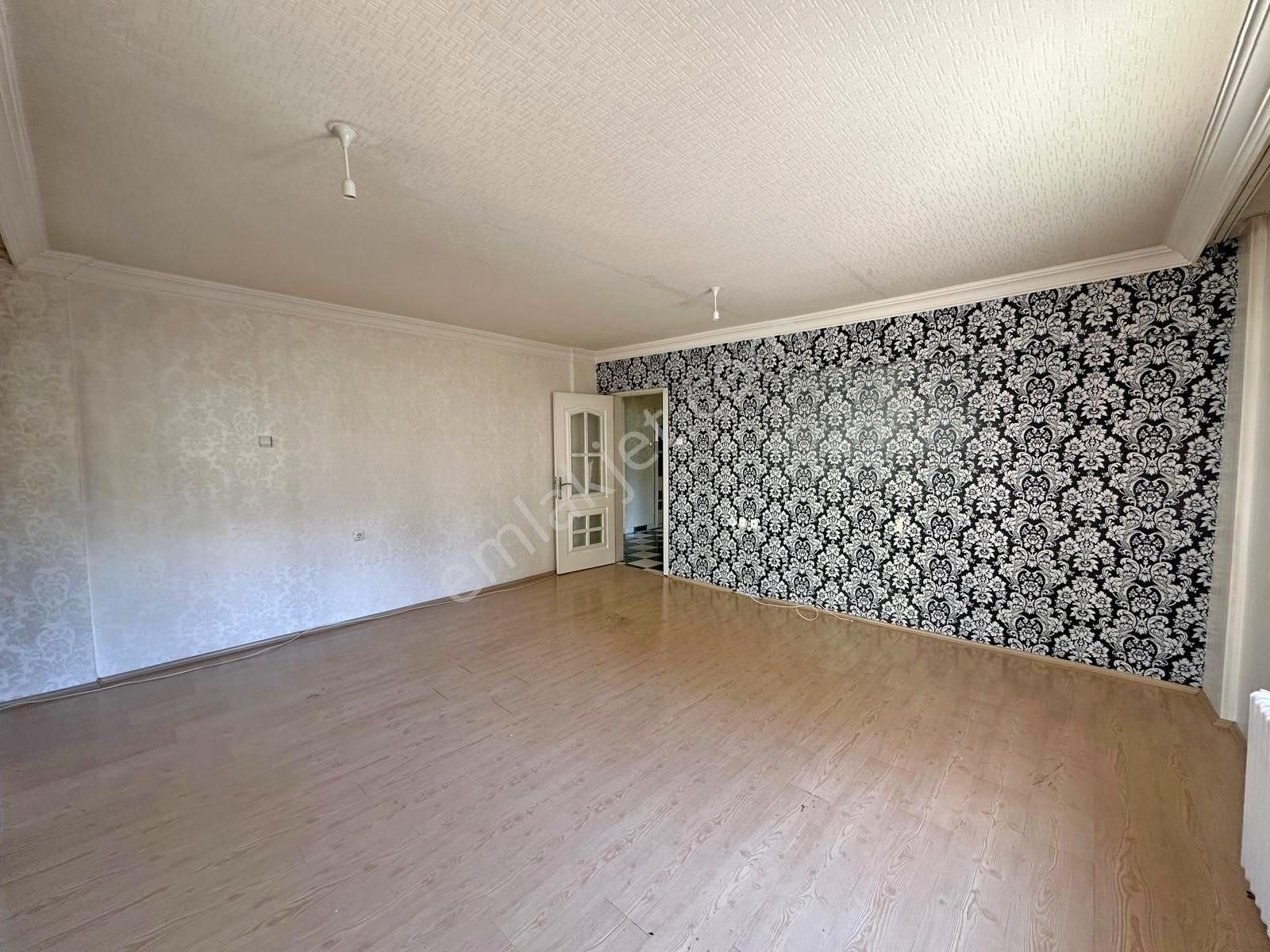 Afyon Üçok Emlaktan İstiklal Mah Satılık 1 Kat 3+1 Lüx Daire - Görsel 16