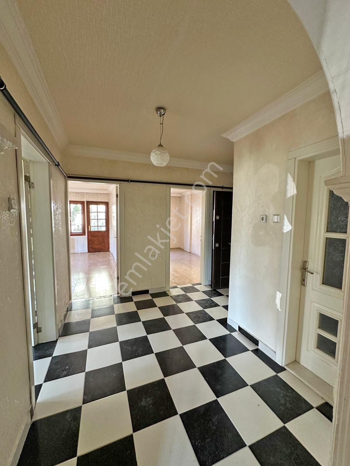 Afyon Üçok Emlaktan İstiklal Mah Satılık 1 Kat 3+1 Lüx Daire - Görsel 7