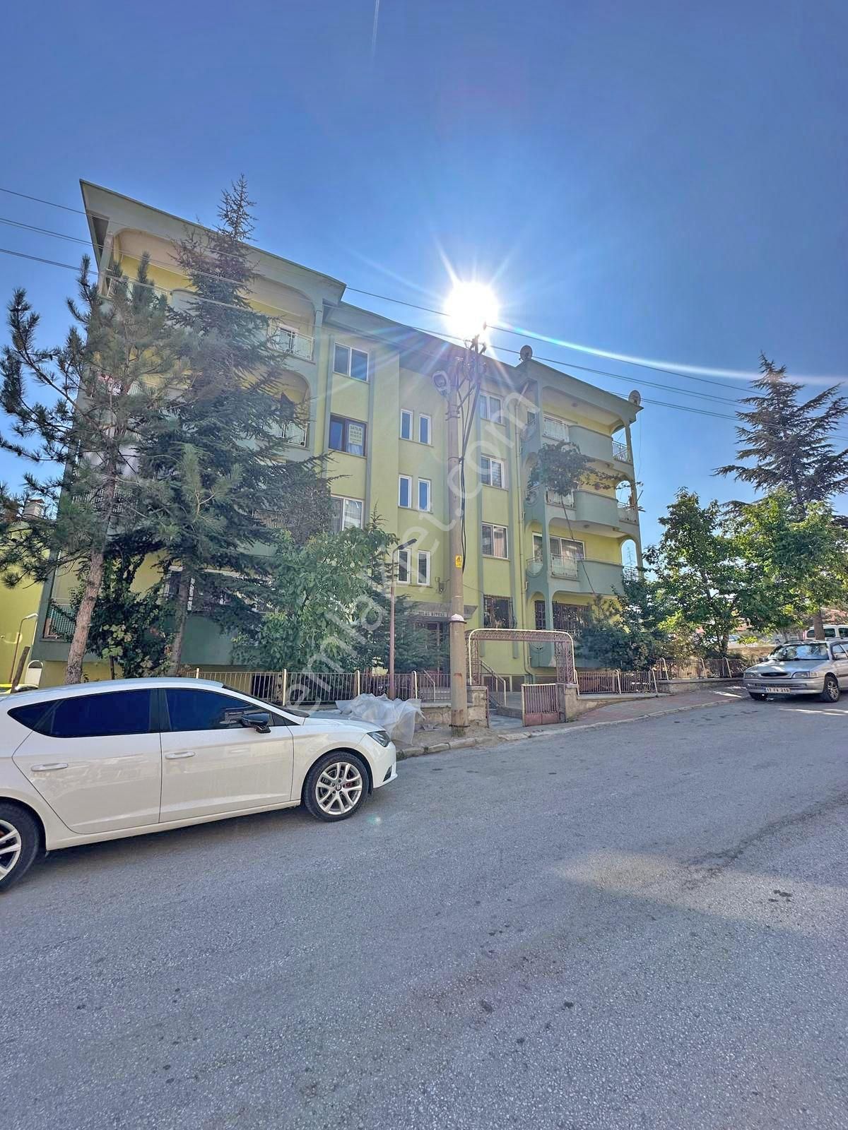 Afyon Üçok Emlaktan İstiklal Mah Satılık 1 Kat 3+1 Lüx Daire - Görsel 24