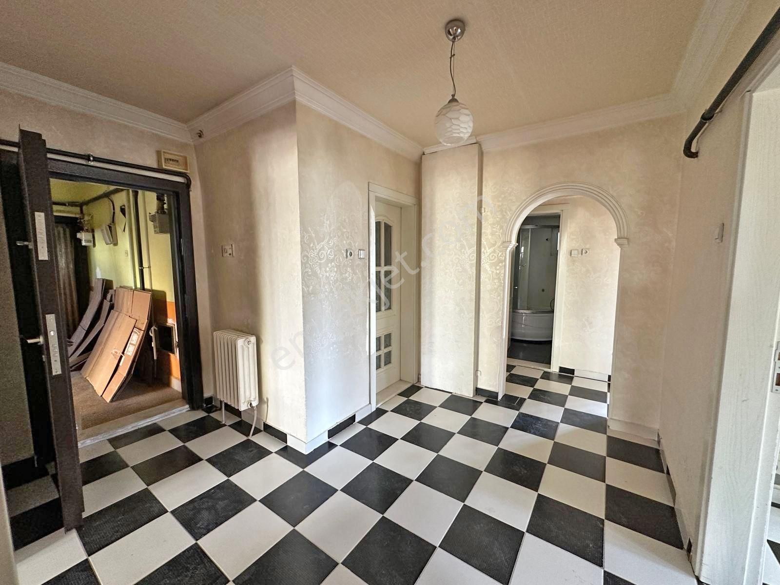 Afyon Üçok Emlaktan İstiklal Mah Satılık 1 Kat 3+1 Lüx Daire - Görsel 6