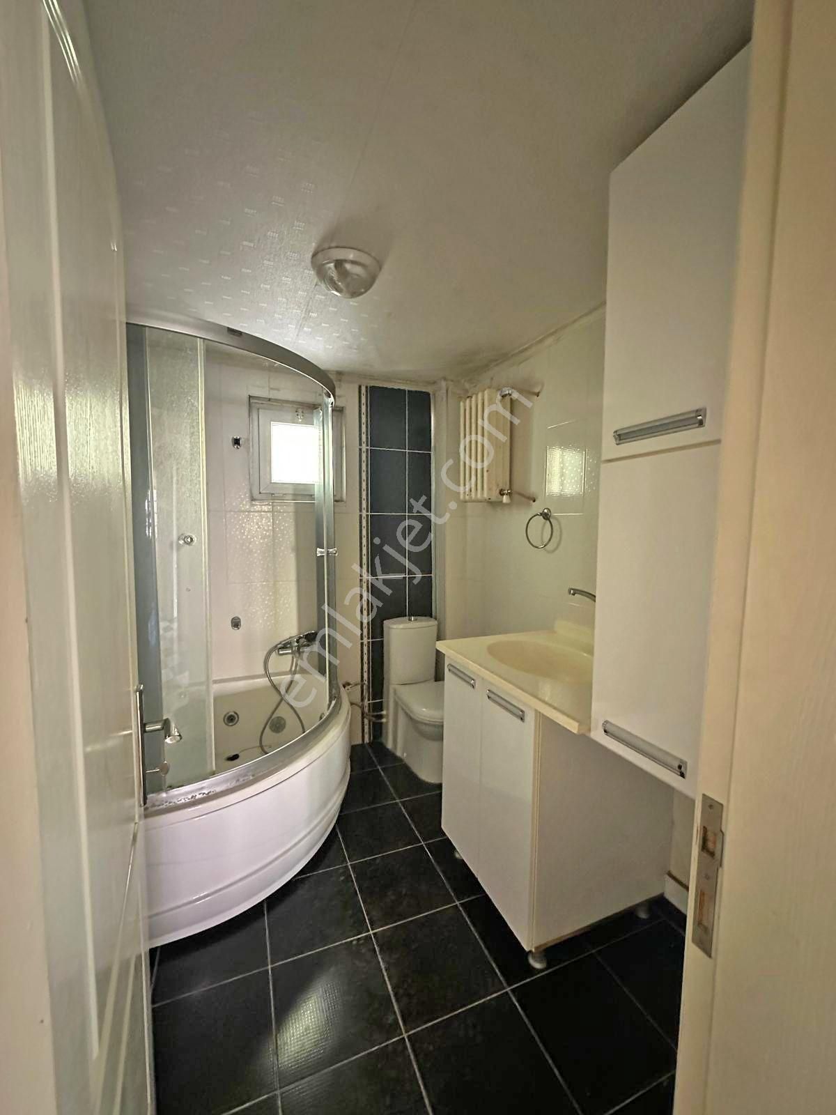 Afyon Üçok Emlaktan İstiklal Mah Satılık 1 Kat 3+1 Lüx Daire - Görsel 12