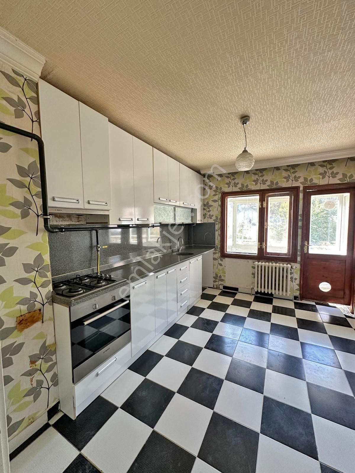 Afyon Üçok Emlaktan İstiklal Mah Satılık 1 Kat 3+1 Lüx Daire - Görsel 11