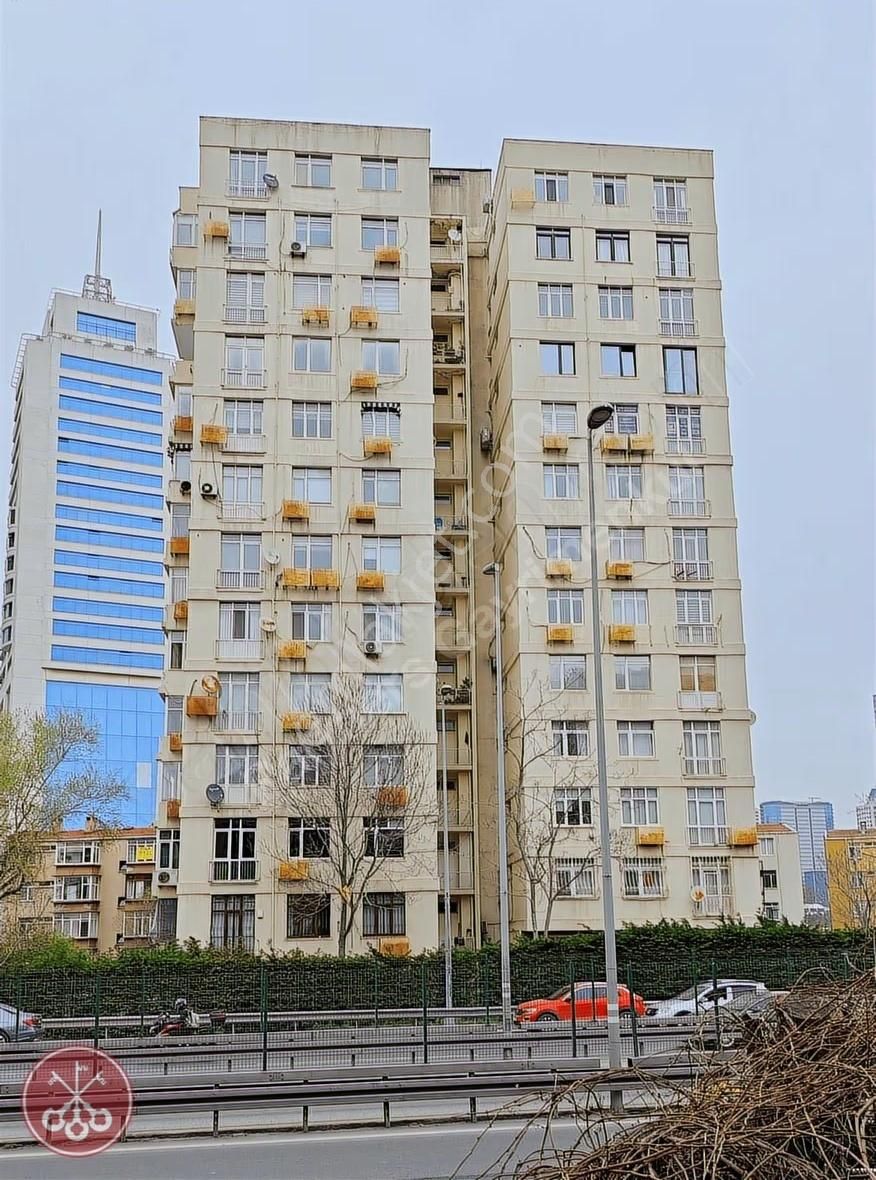 Şişli Esentepe Subay Evlerinde Çevre Yolu Cepheli Köşe Ofis