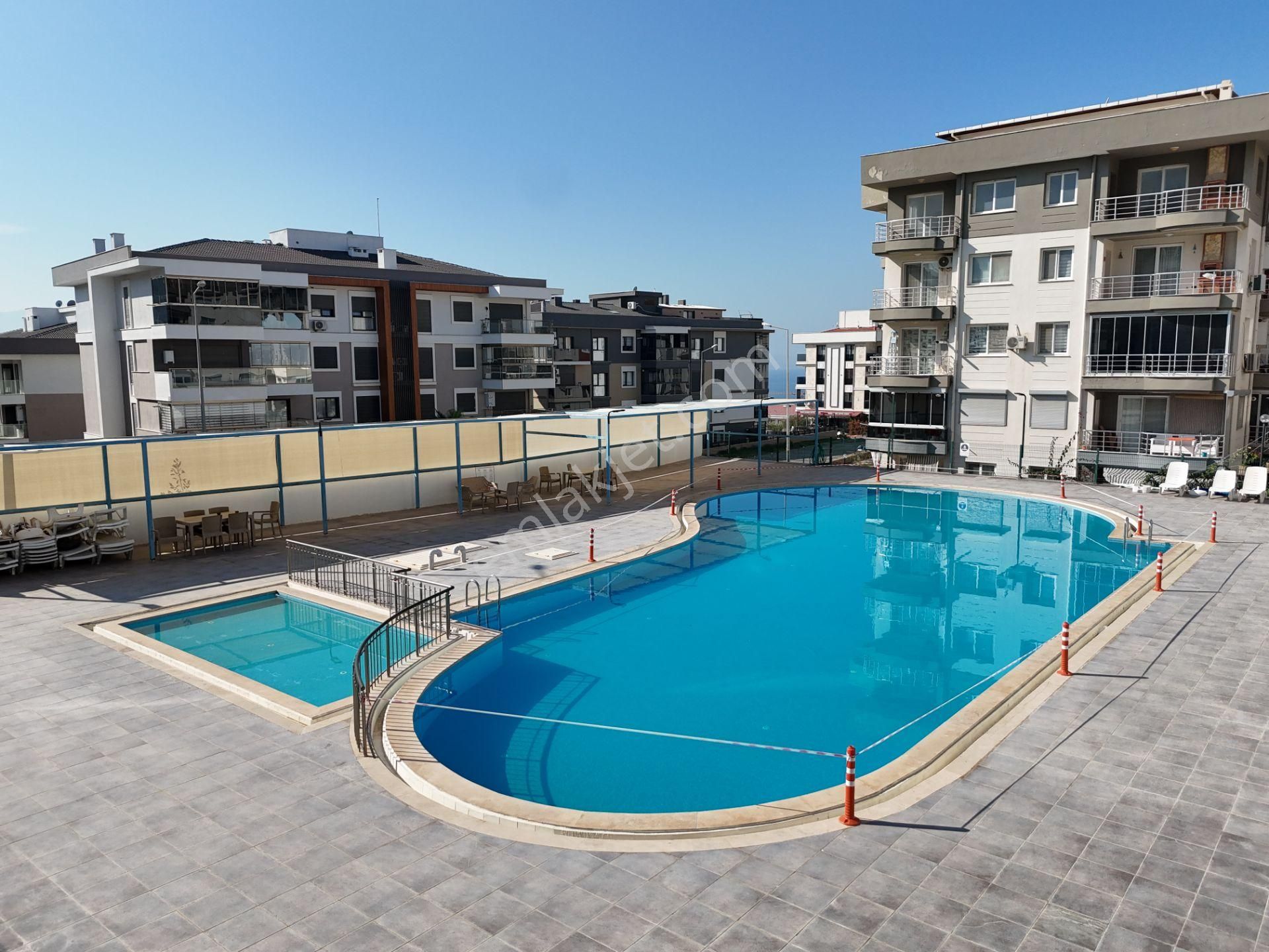 Kuşadası Değirmendere Ahmet Cengiz Sitesi'nde Satılık Temiz Ve Bakımlı 2+1 Daire - Görsel 3