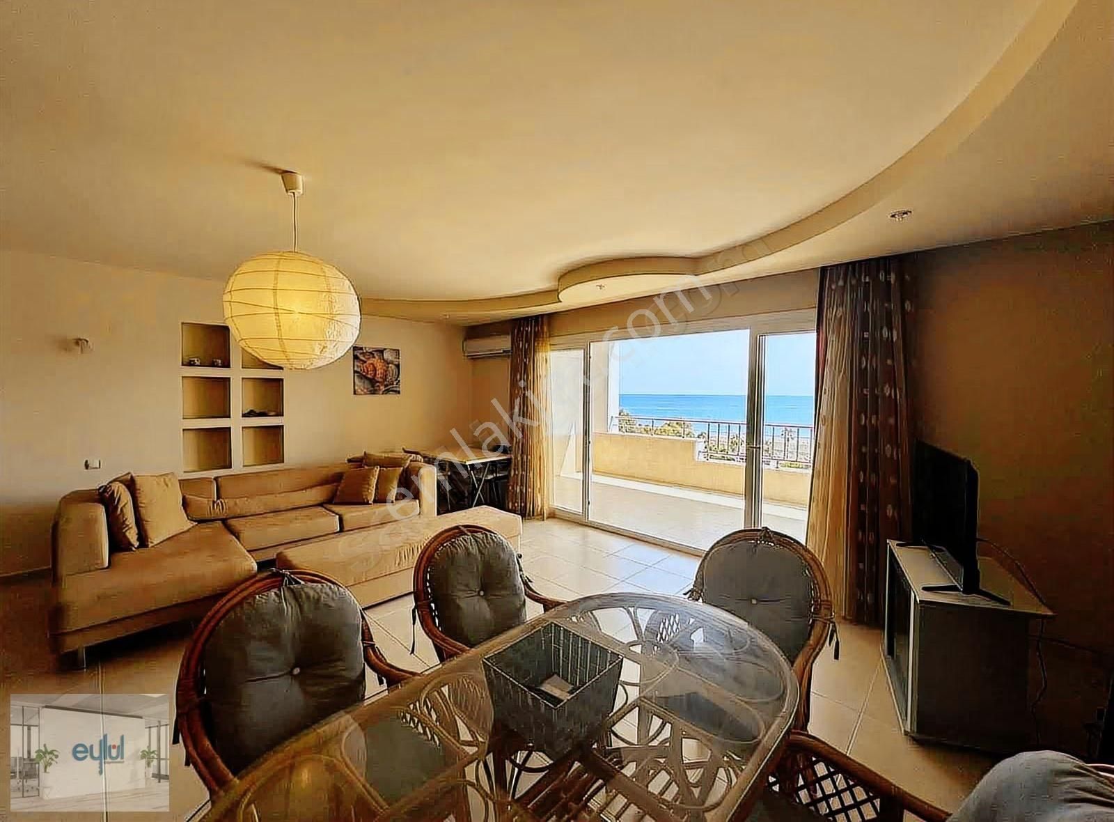 Çeşmelide Denize Sıfır Lüks Eşyalı 3+1 Yazlık Daire - Görsel 8