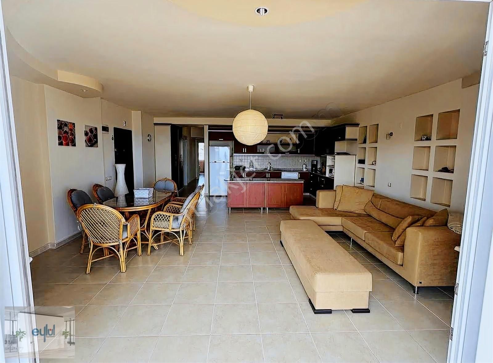 Çeşmelide Denize Sıfır Lüks Eşyalı 3+1 Yazlık Daire - Görsel 3