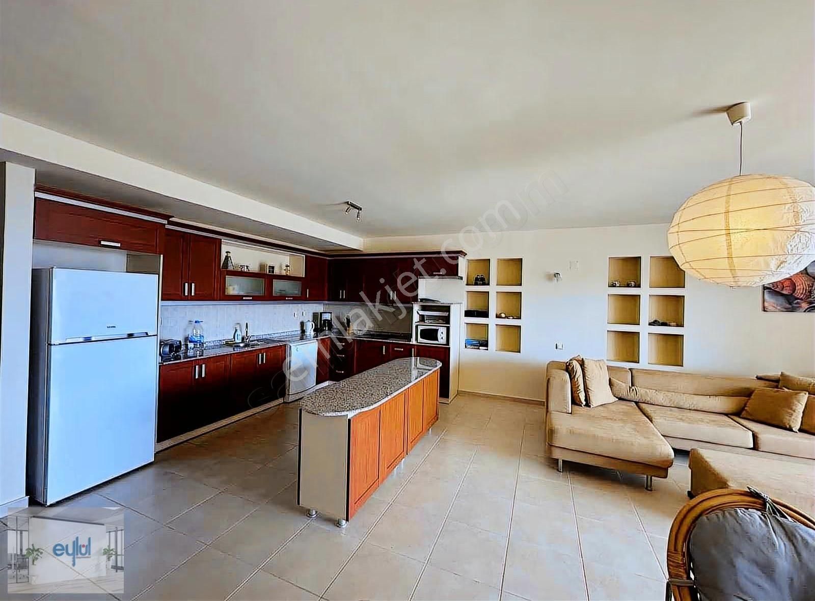 Çeşmelide Denize Sıfır Lüks Eşyalı 3+1 Yazlık Daire - Görsel 10