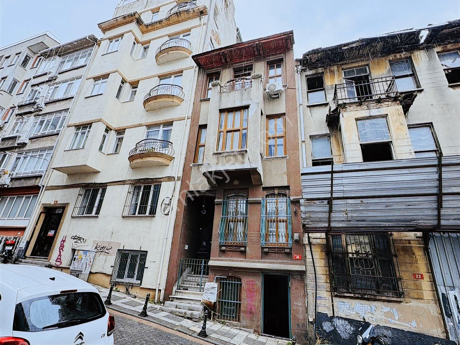 Yeldeğirmenin'de 4 Adet 1+1 Daireli Bahçeli Komple Satılık Bina - Görsel 16