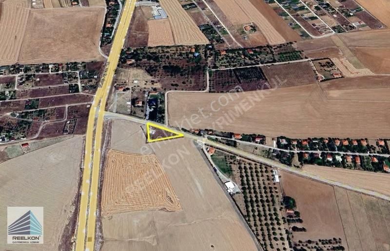 Dikilitaş Girişinde 1880 M2 İçerisinde Müstakil Arsa