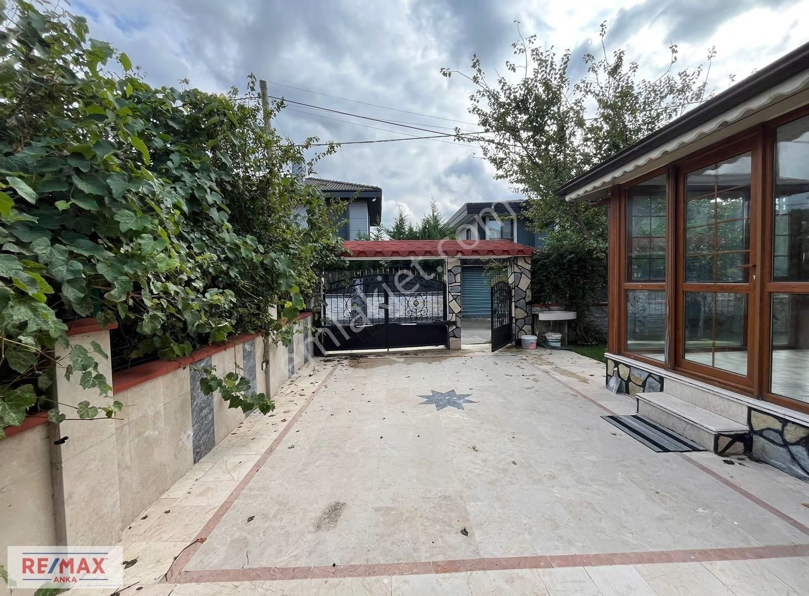 Şile Remax Anka'dan Kumbaba'da 6+2 Geniş Bahçeli Satılık Villa - Görsel 2
