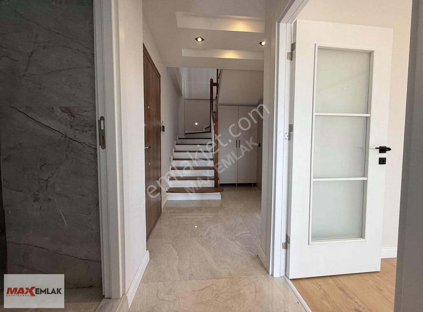 Bağlarbaşı Mahallesinde Deniz Manzaralı Sıfır Lüx 4+1 Dublex - Görsel 5