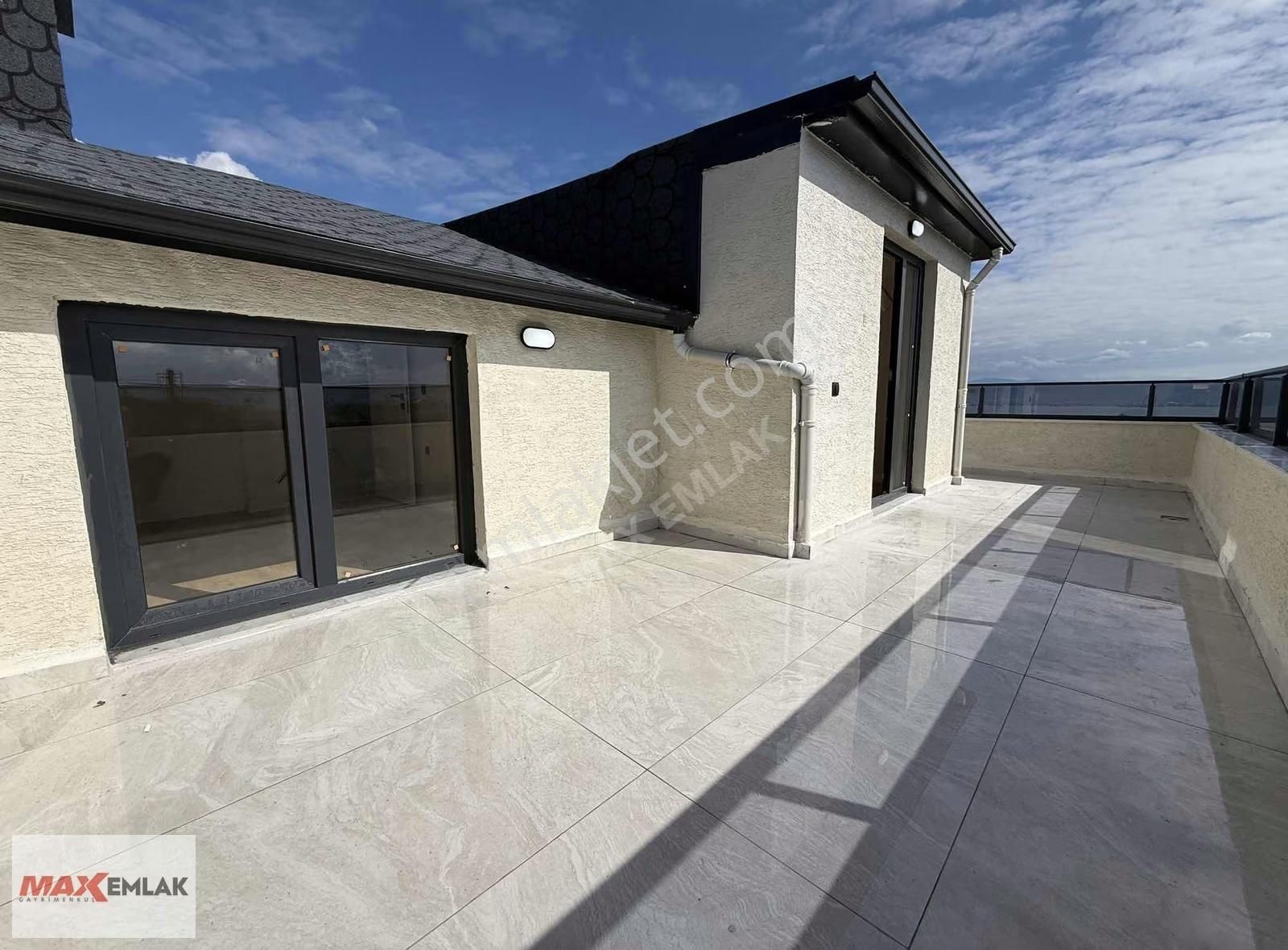 Bağlarbaşı Mahallesinde Deniz Manzaralı Sıfır Lüx 4+1 Dublex - Görsel 11