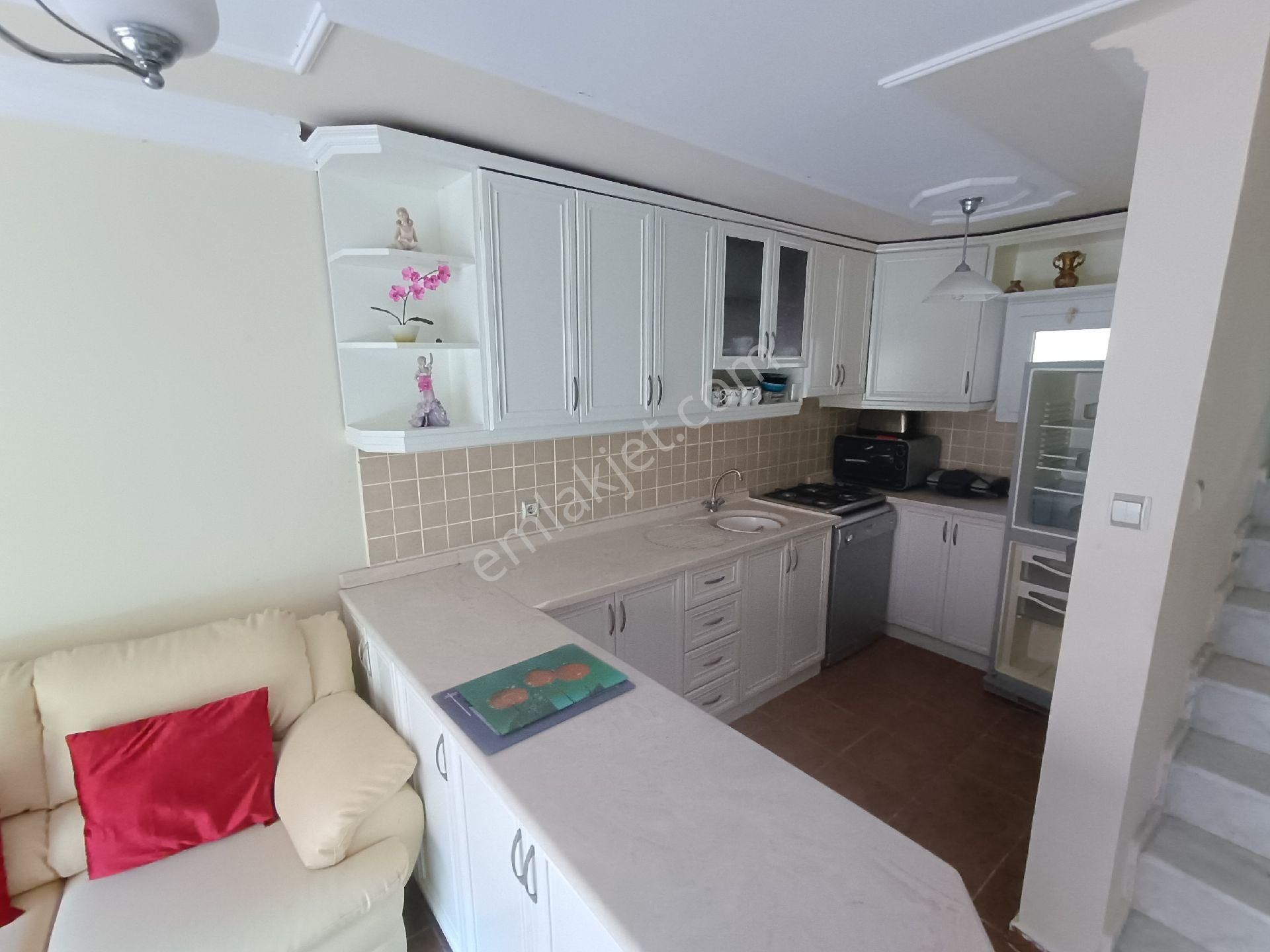 Kuşadası Kadınlar Denizinde Havuzlu Site 4+1 - Görsel 27