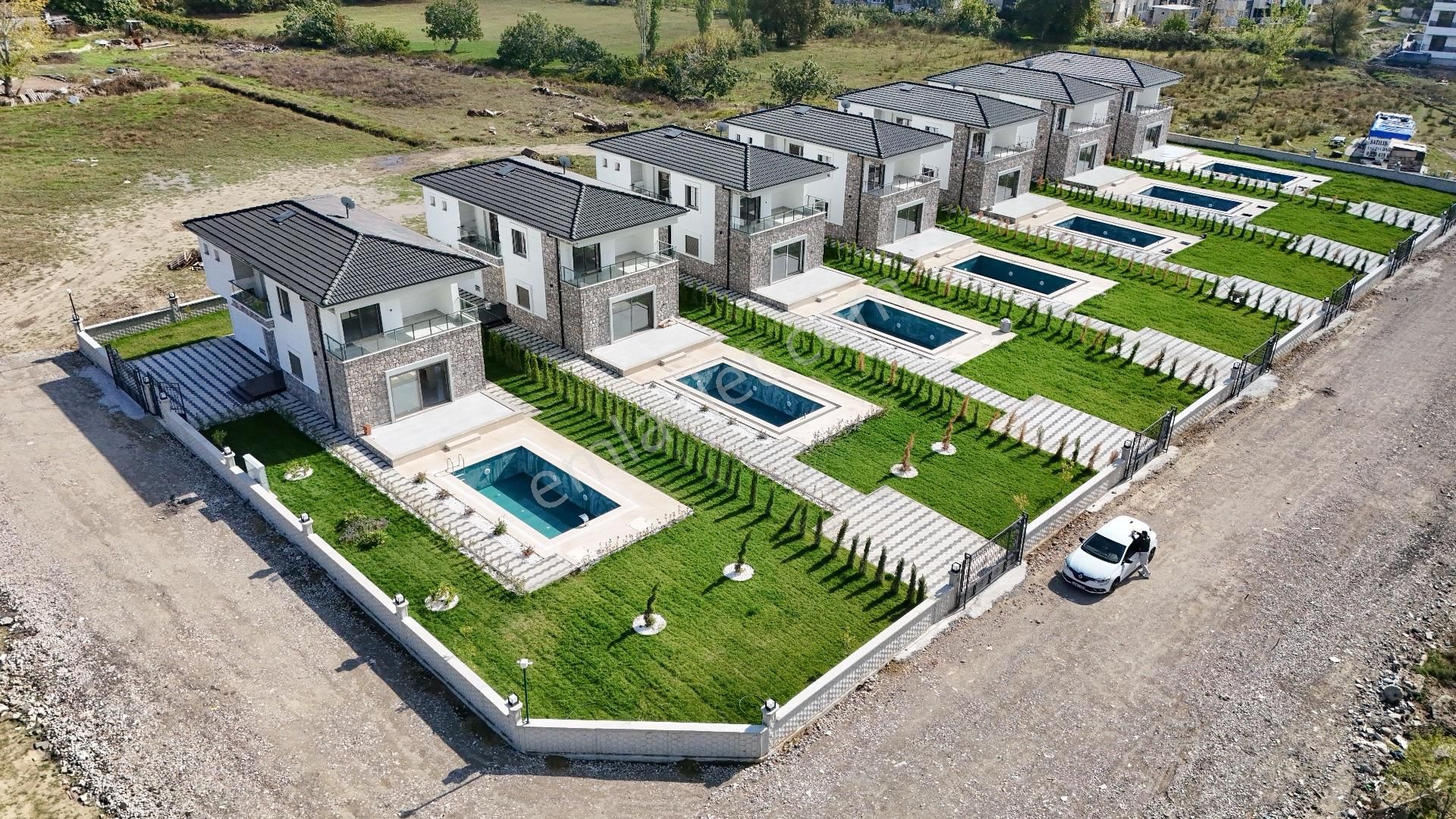 Güre'de 600 M2 Arsa İçinde Satılık Özel Havuzlu Villa - Görsel 2