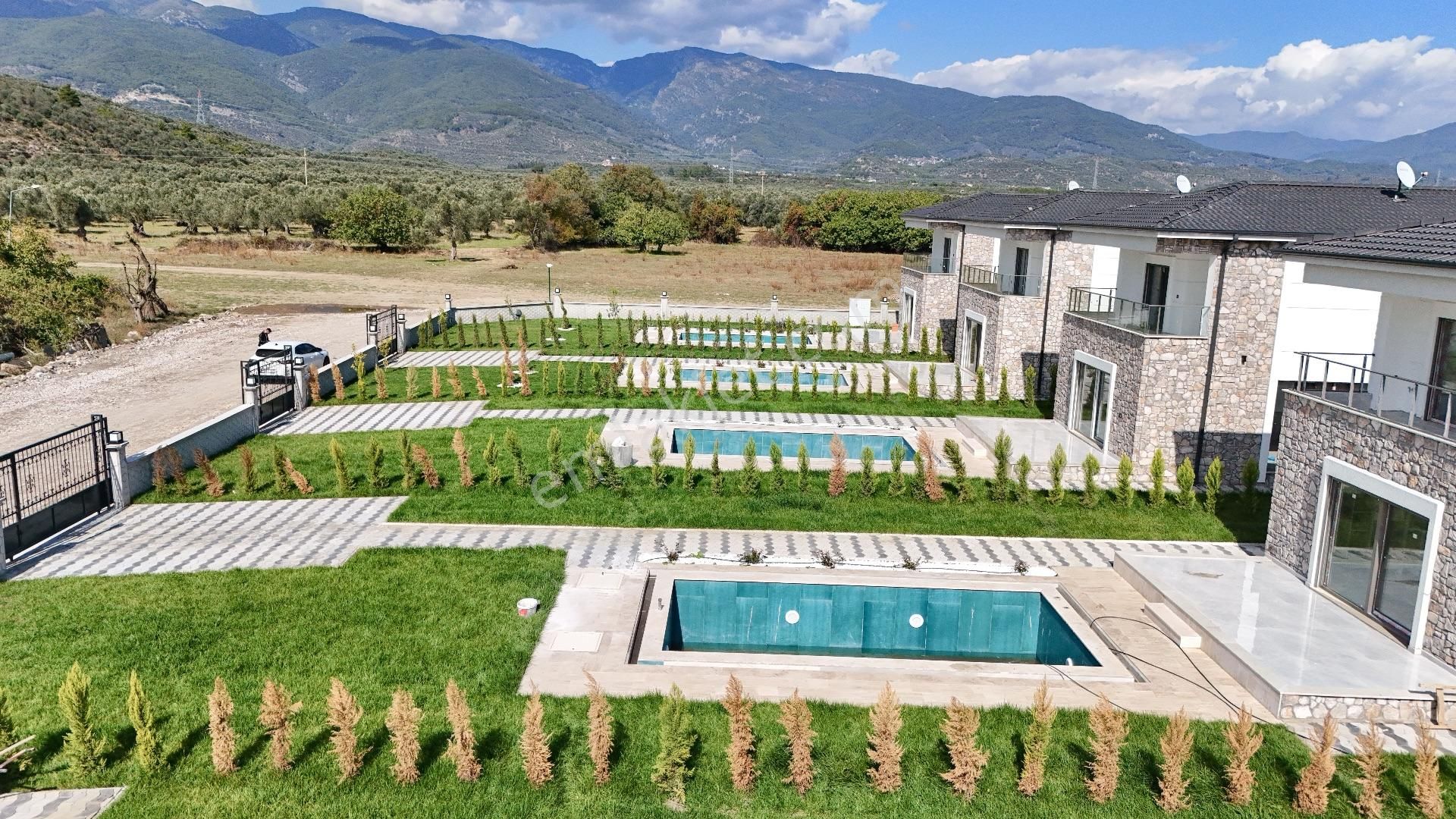 Güre'de 600 M2 Arsa İçinde Satılık Özel Havuzlu Villa - Görsel 6
