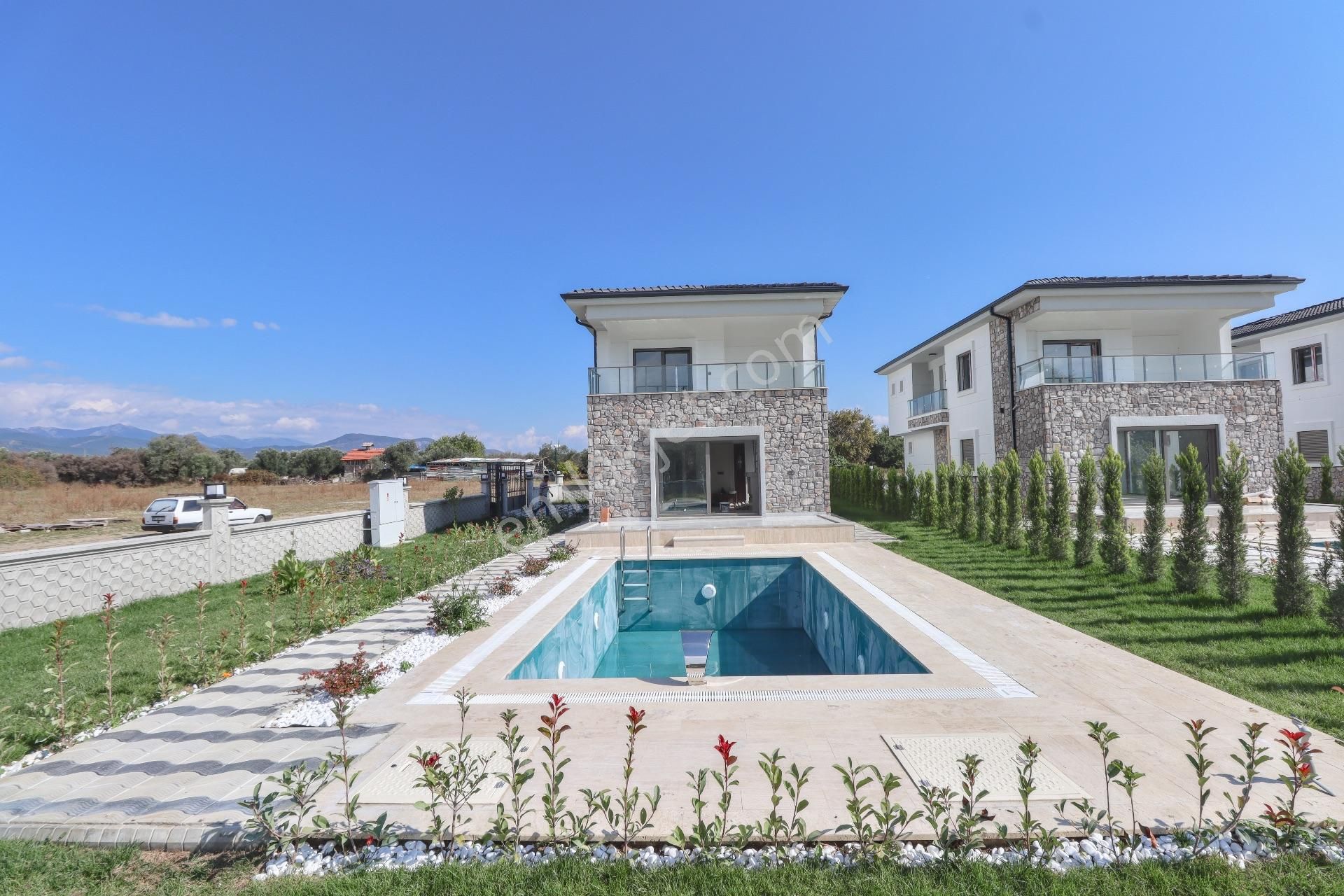 Güre'de 600 M2 Arsa İçinde Satılık Özel Havuzlu Villa - Görsel 18