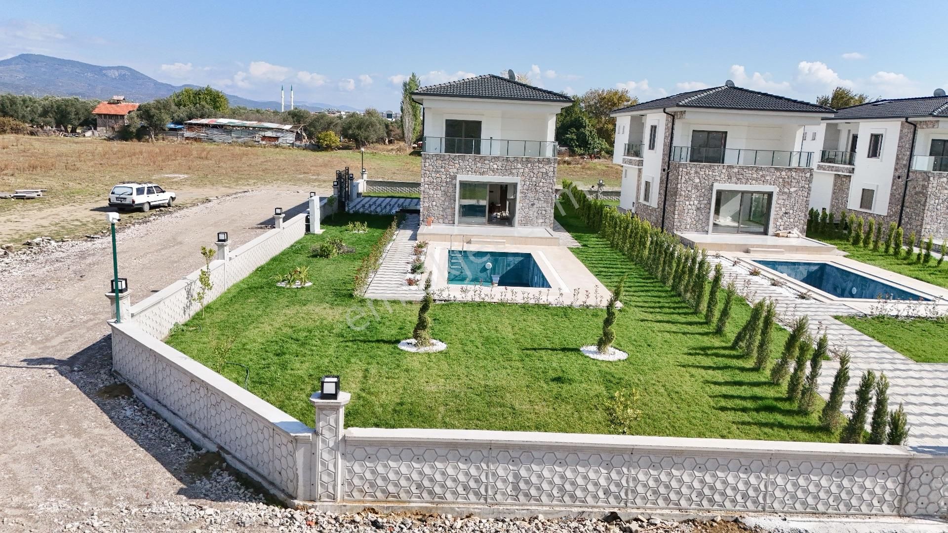 Güre'de 600 M2 Arsa İçinde Satılık Özel Havuzlu Villa - Görsel 8